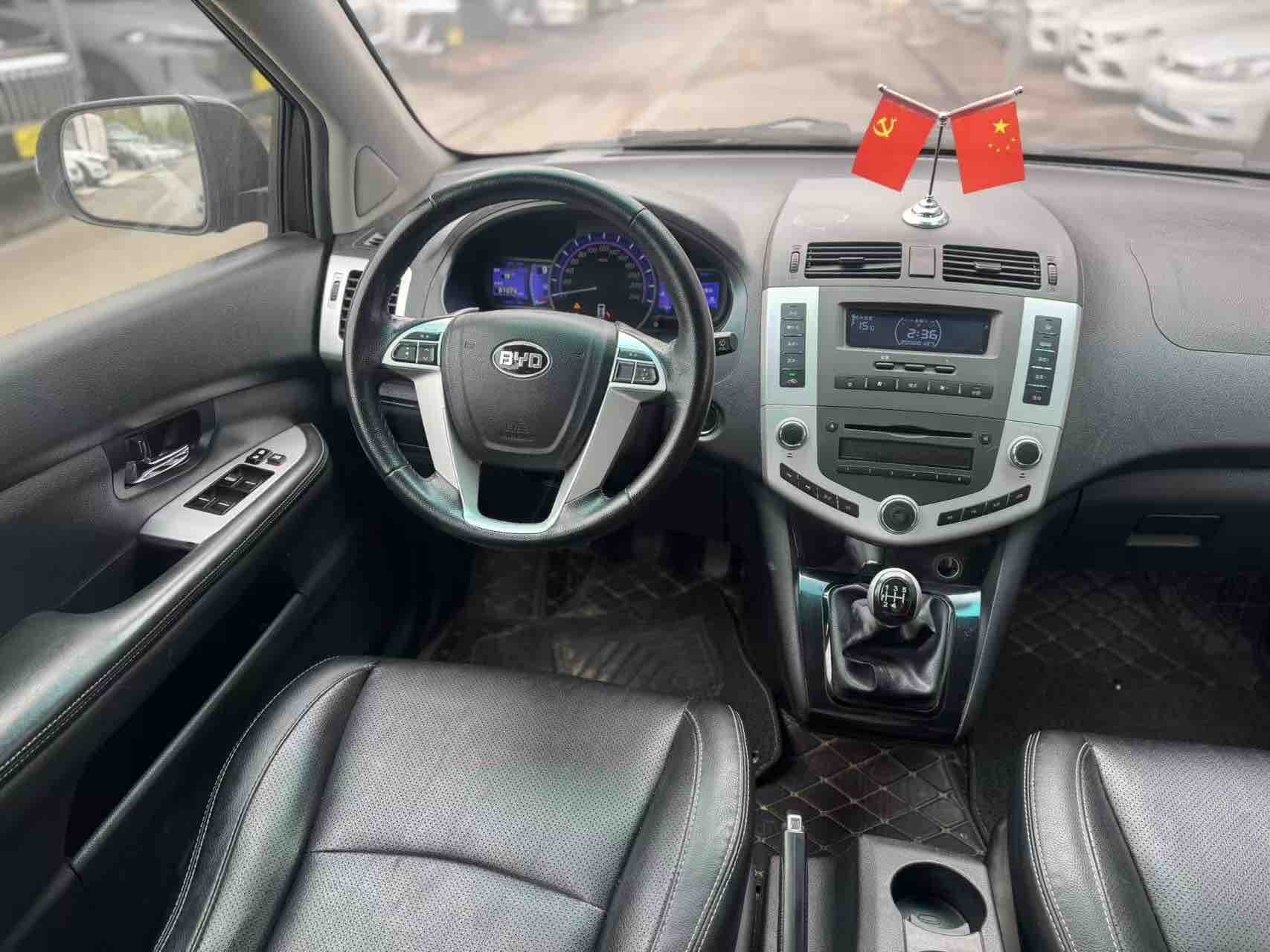 BYD M6 2013 car image #10