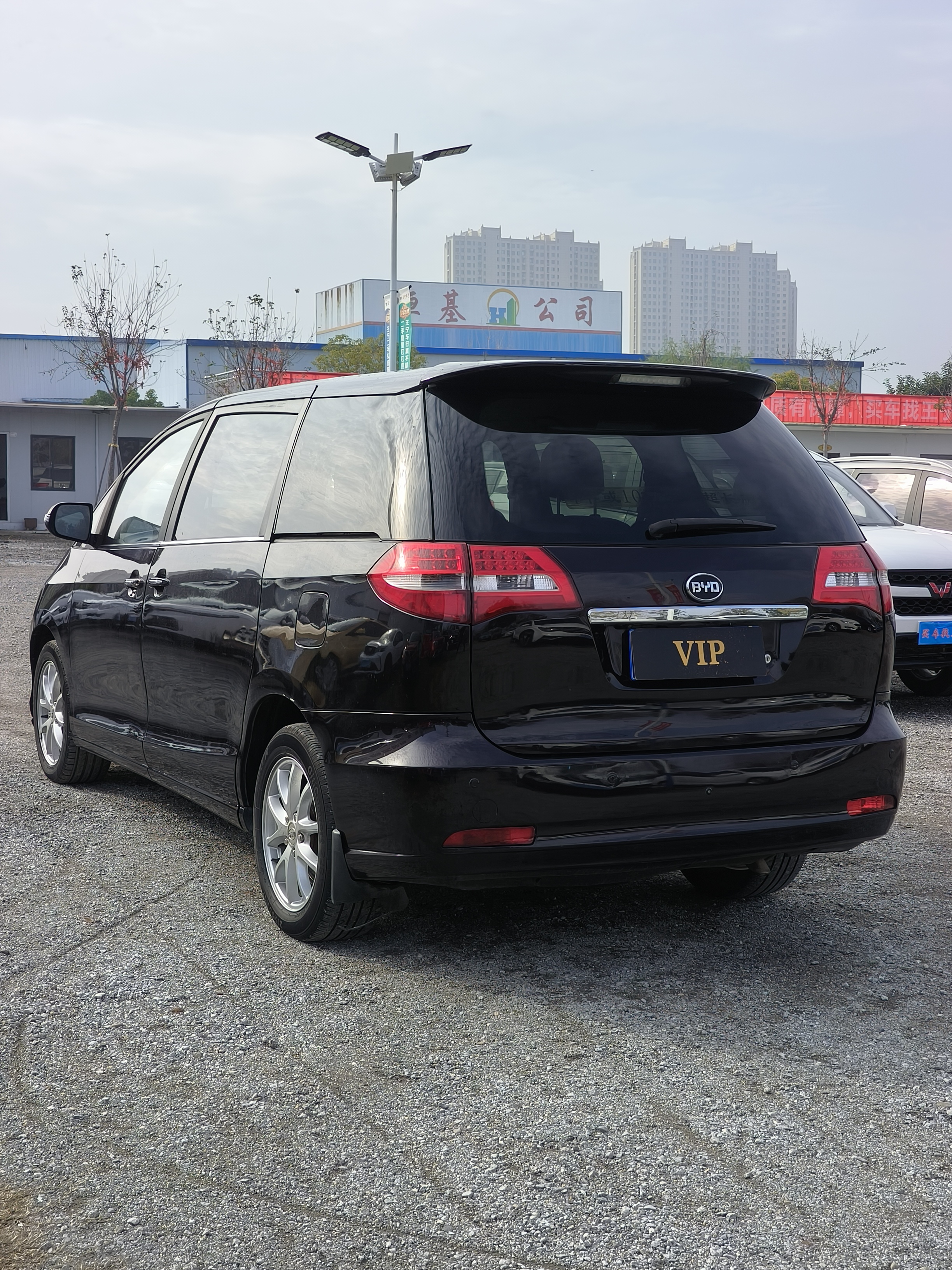 BYD M6 2015 car image #10