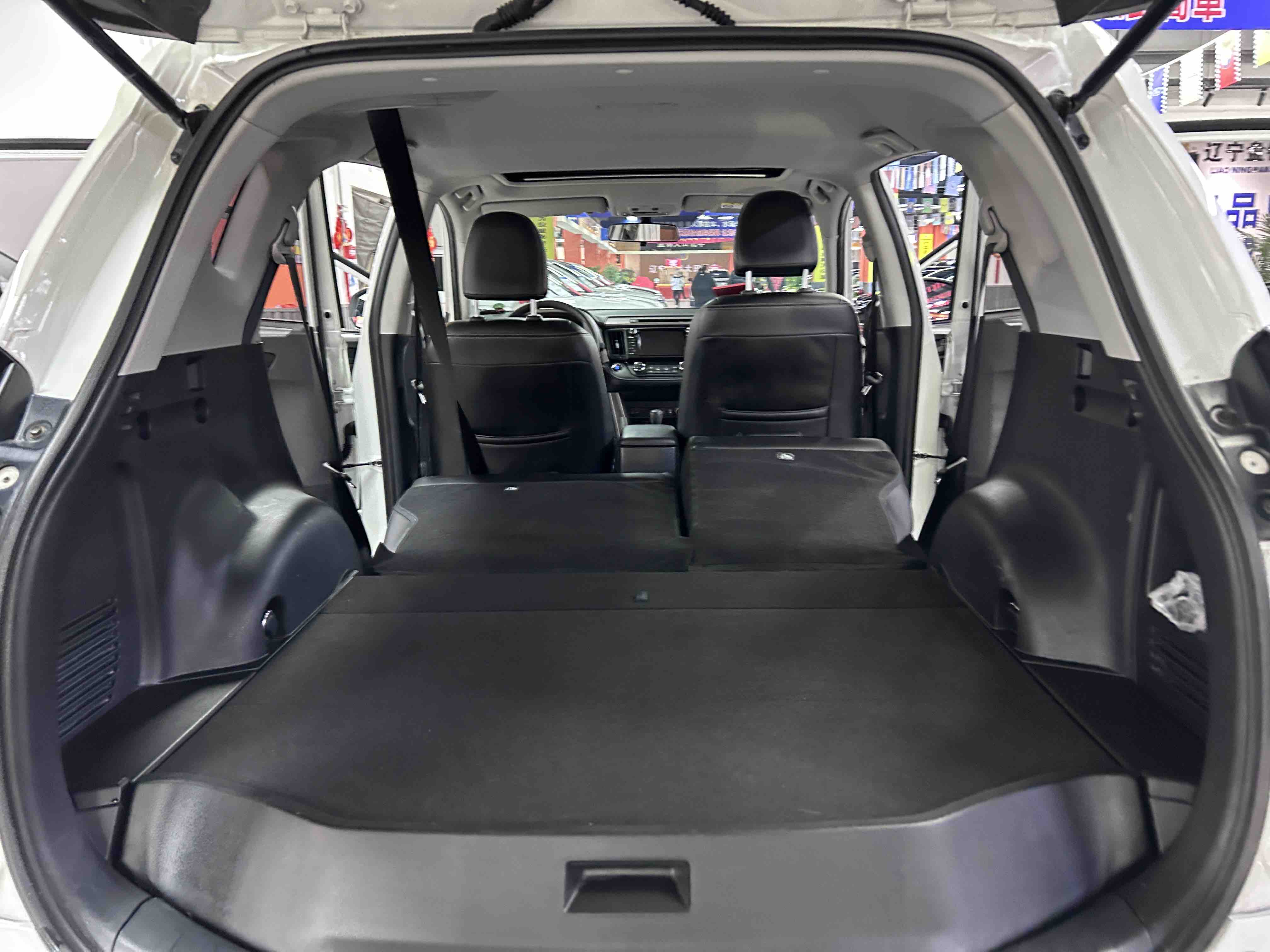 Toyota RAV4 2017 car image #10