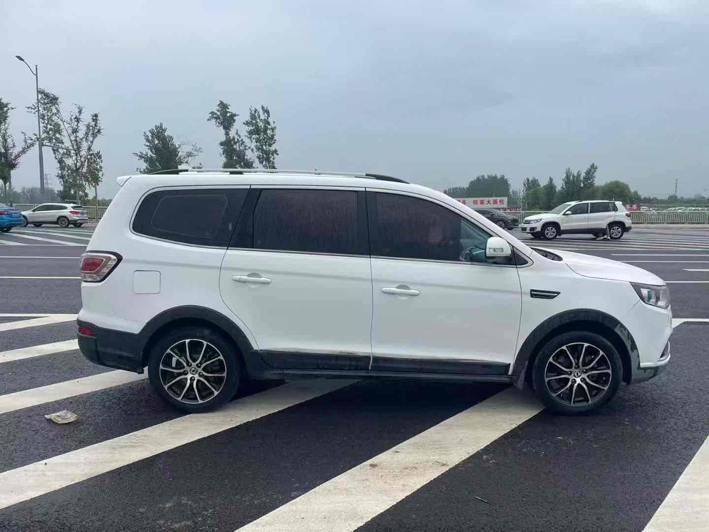 Forthing SX6 2016 #10 Forthing SX6 2016 car image #10