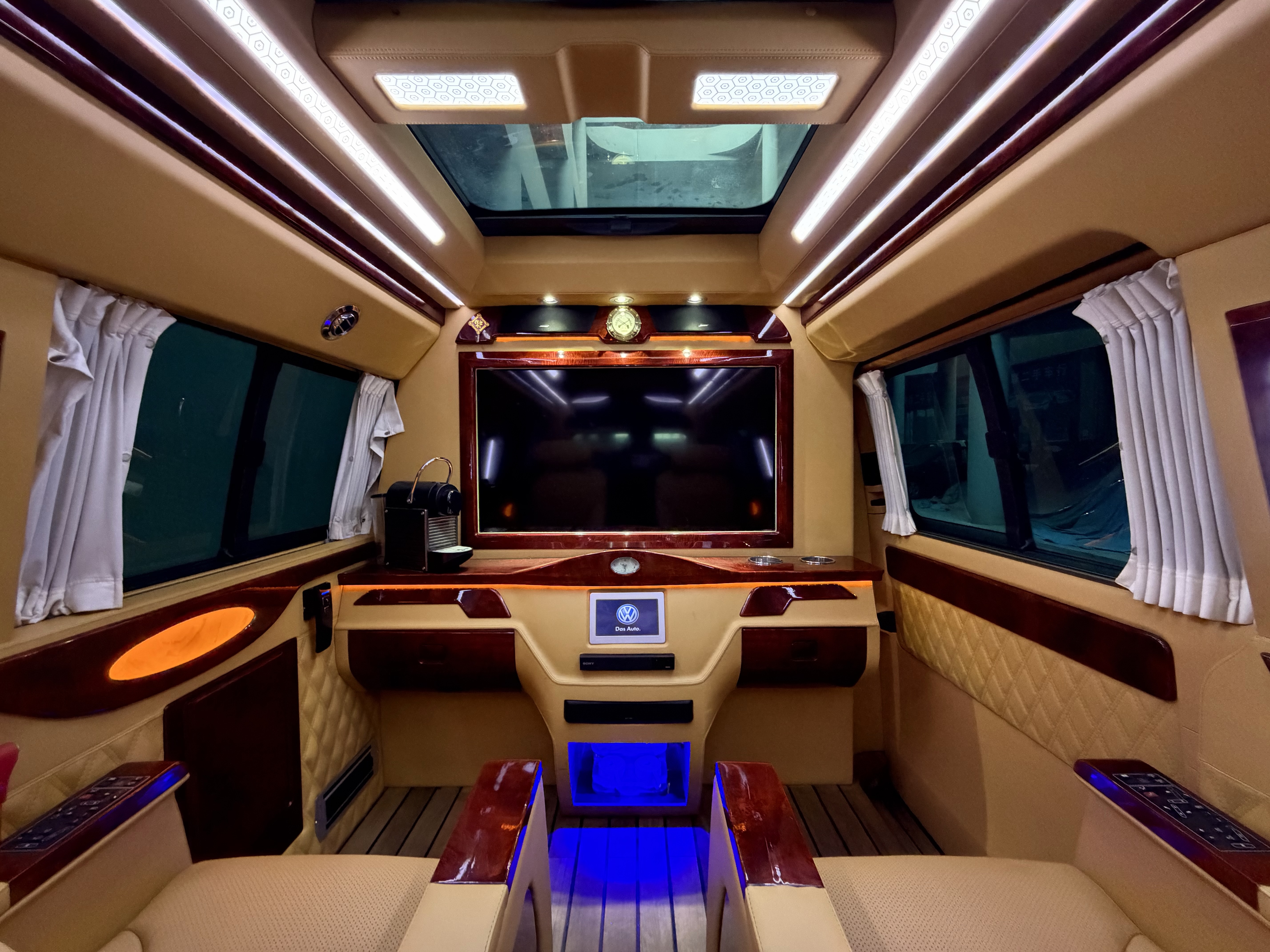 Volkswagen Caravelle 2016 car image #10