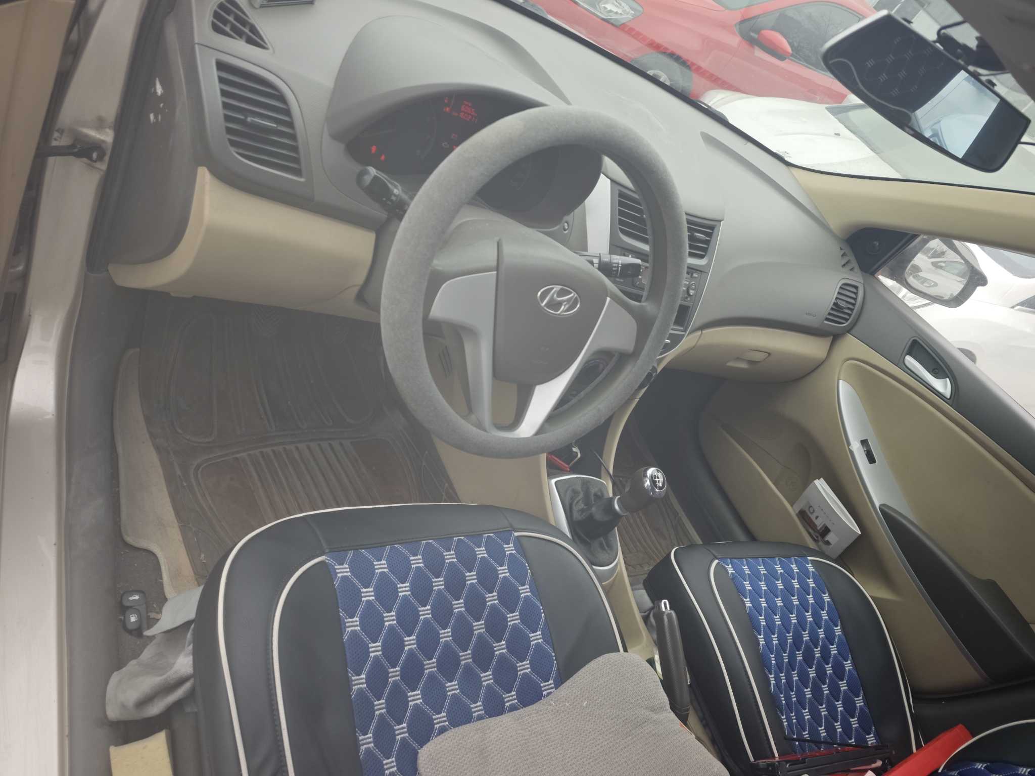 Hyundai Reina 2012 #10 Hyundai Reina 2012 car image #10