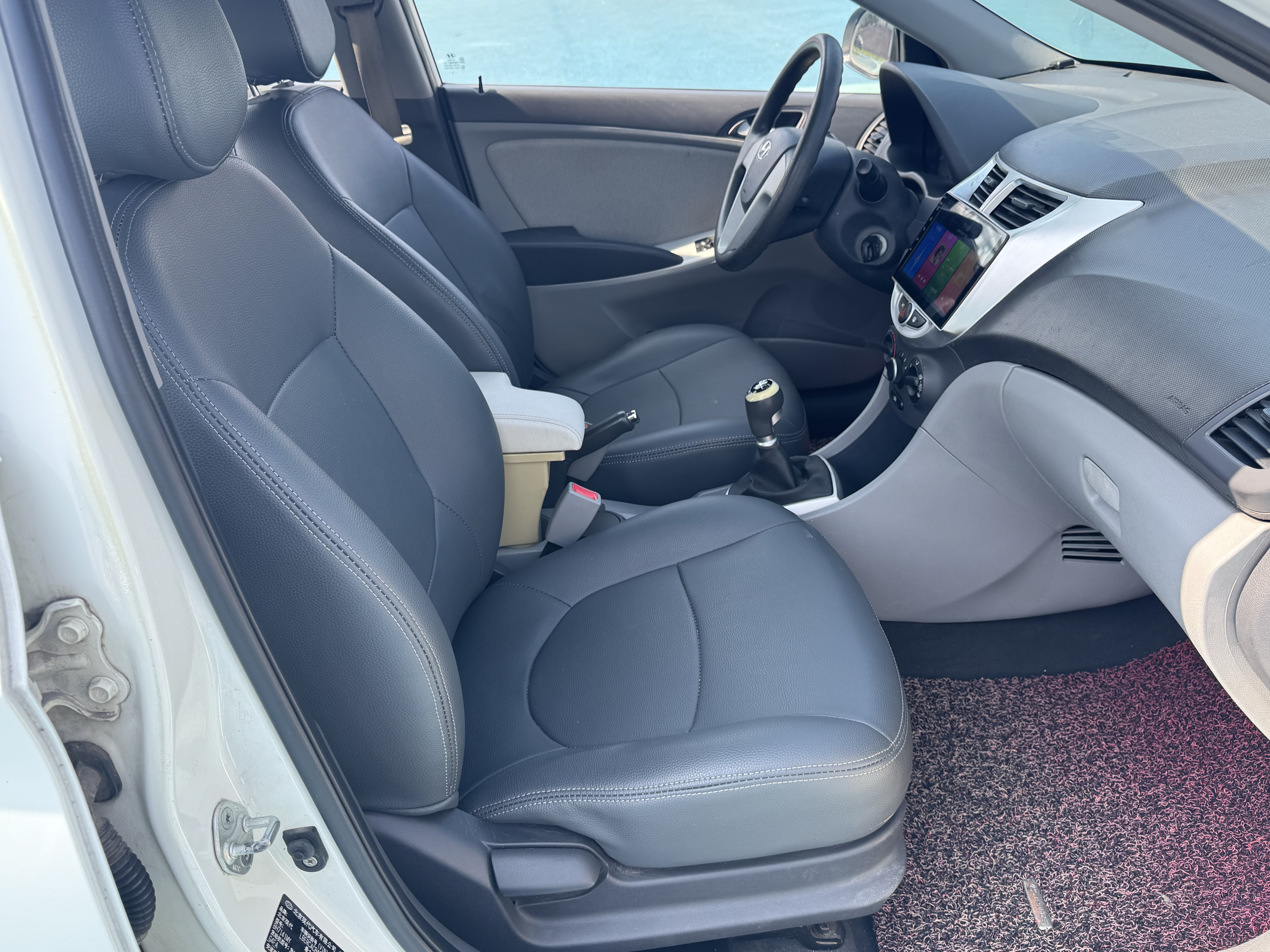 Hyundai Reina 2012 car image #10