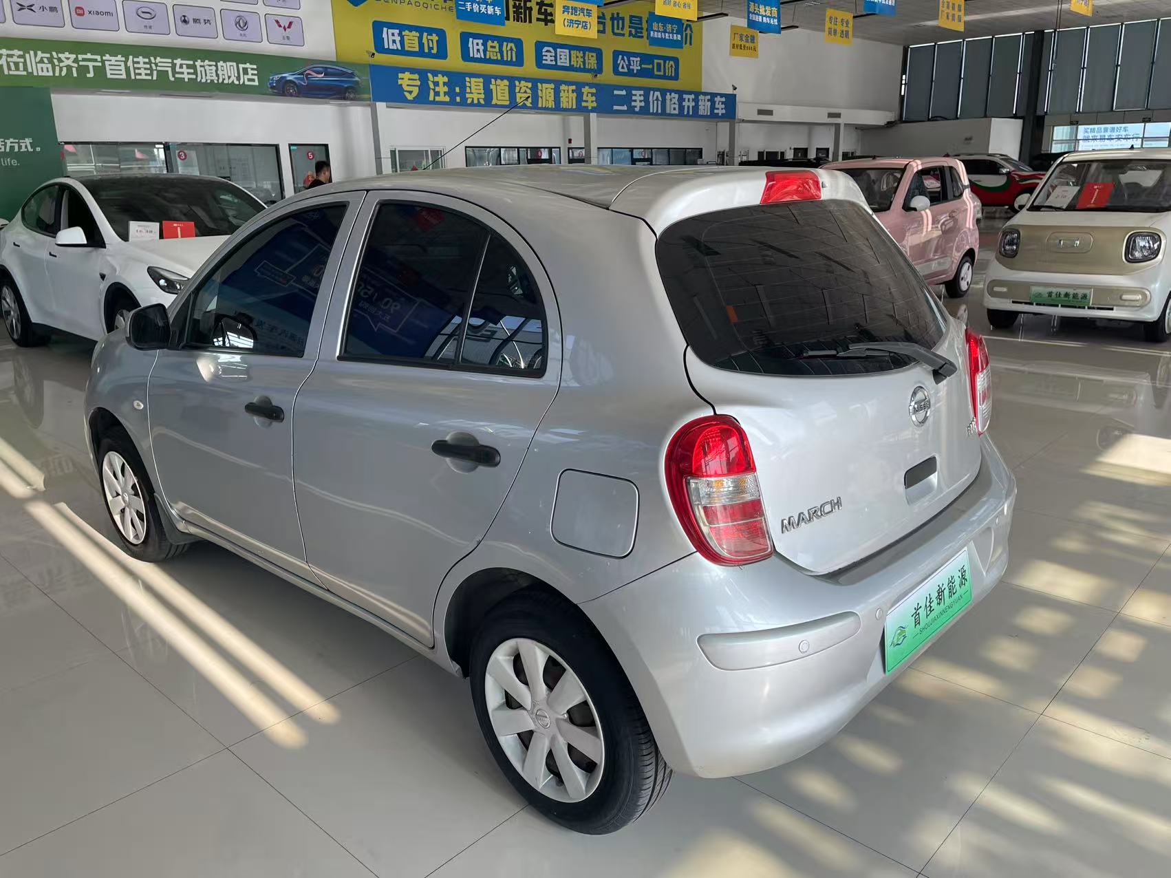 Nissan March 2012 immagine di auto #10