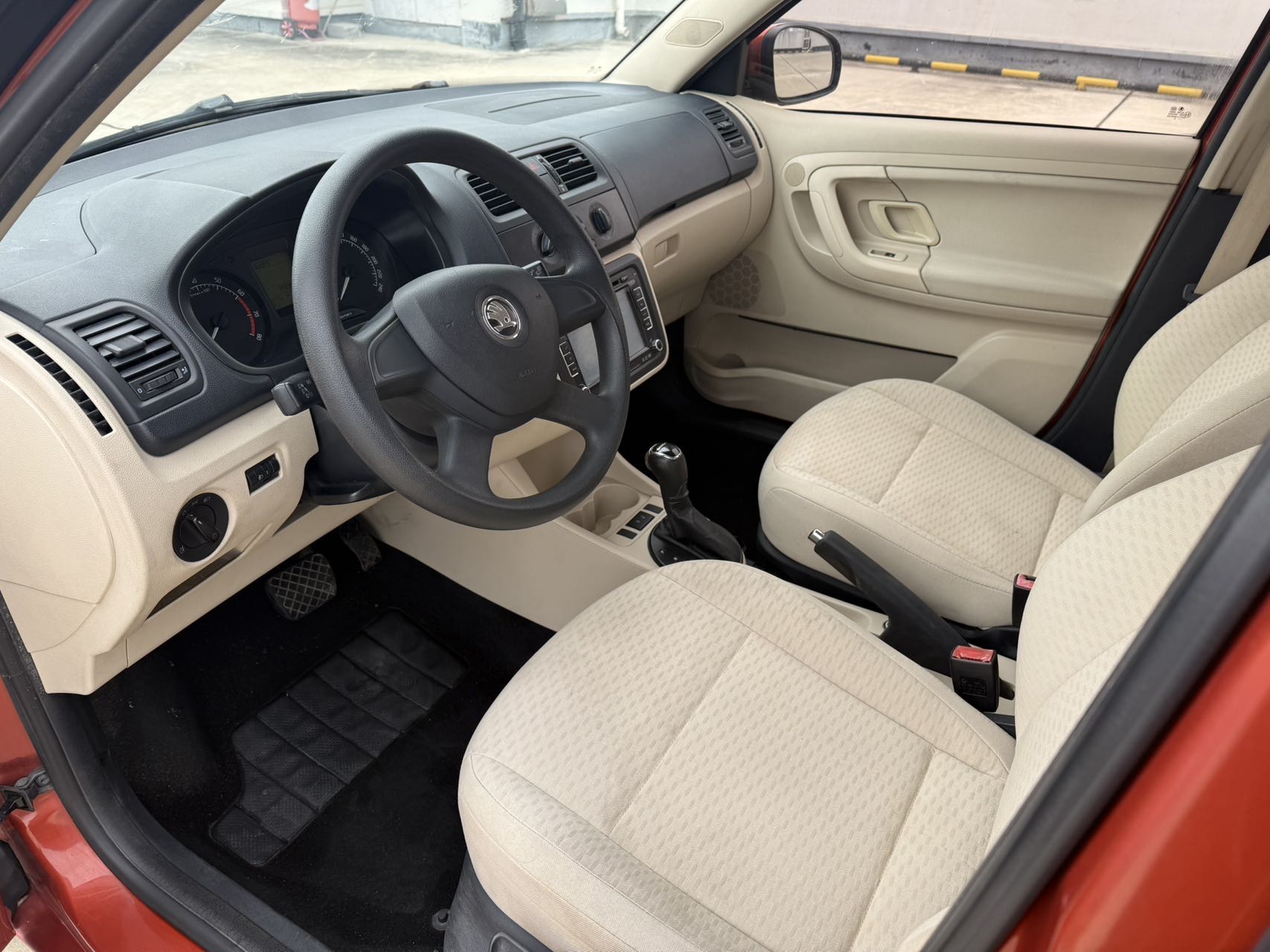 Skoda Fabia 2014 immagine di auto #10