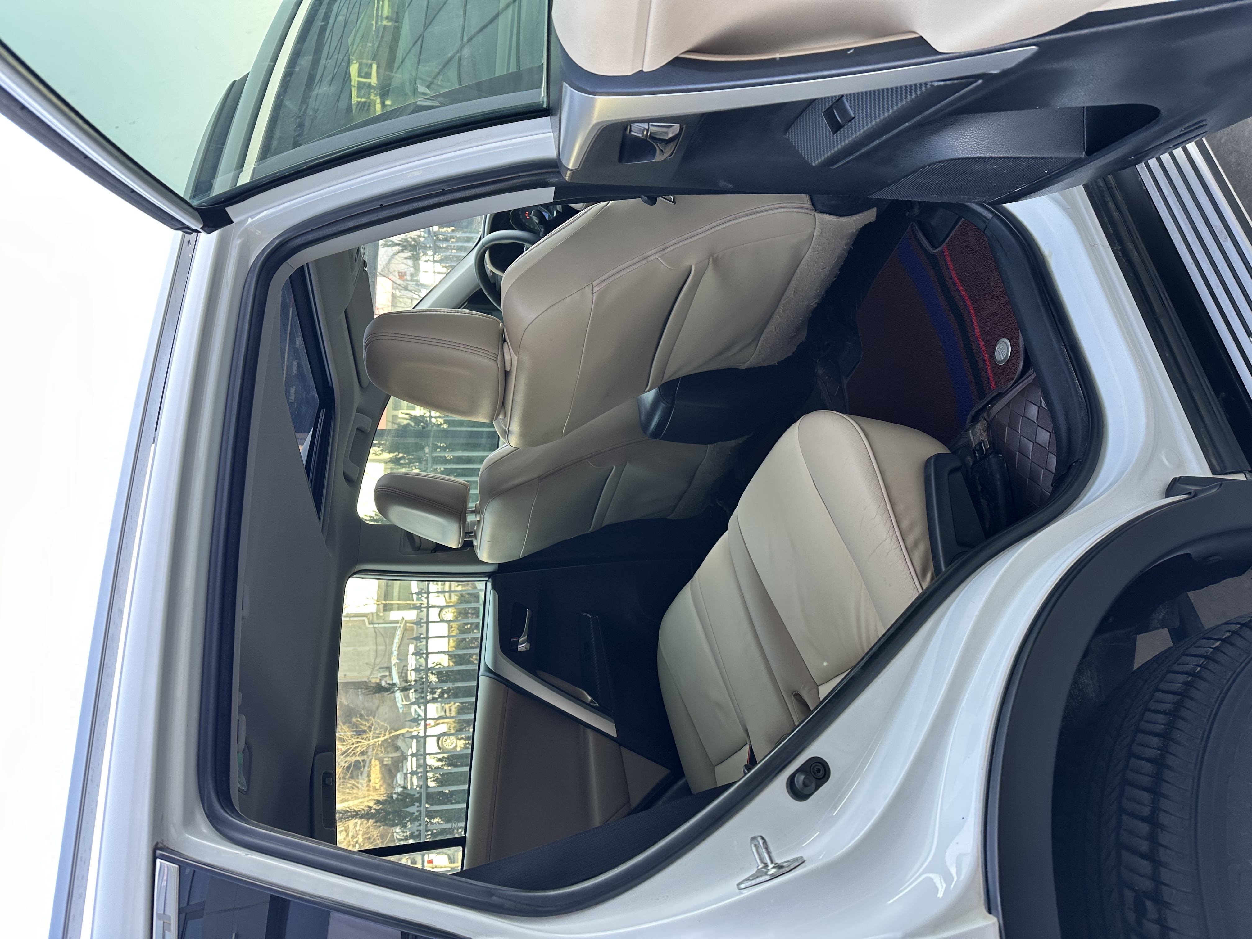 Toyota RAV4 2014 immagine di auto #10