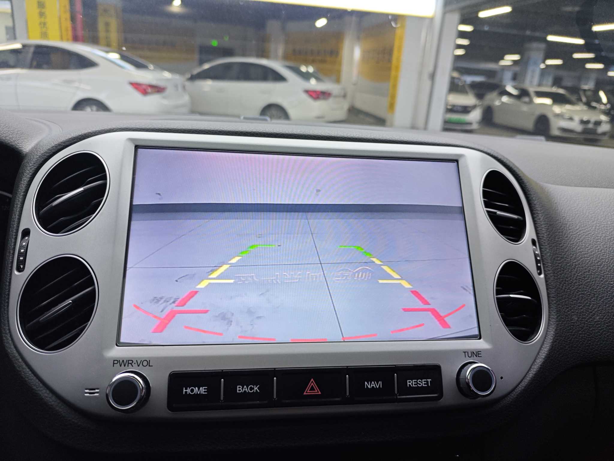 Volkswagen Tiguan 2017 صورة سيارة #10