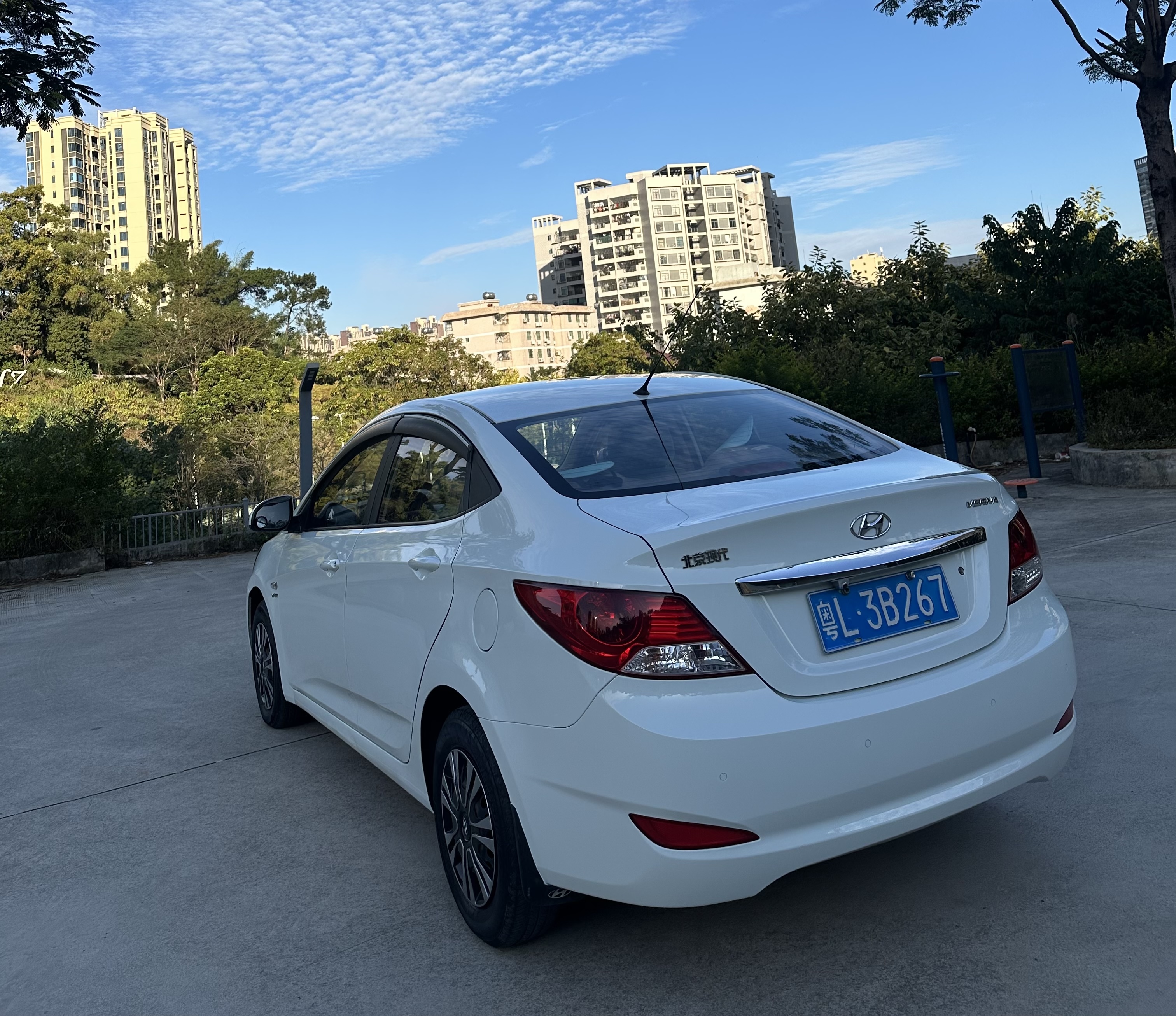 Hyundai Reina 2013 car image #10