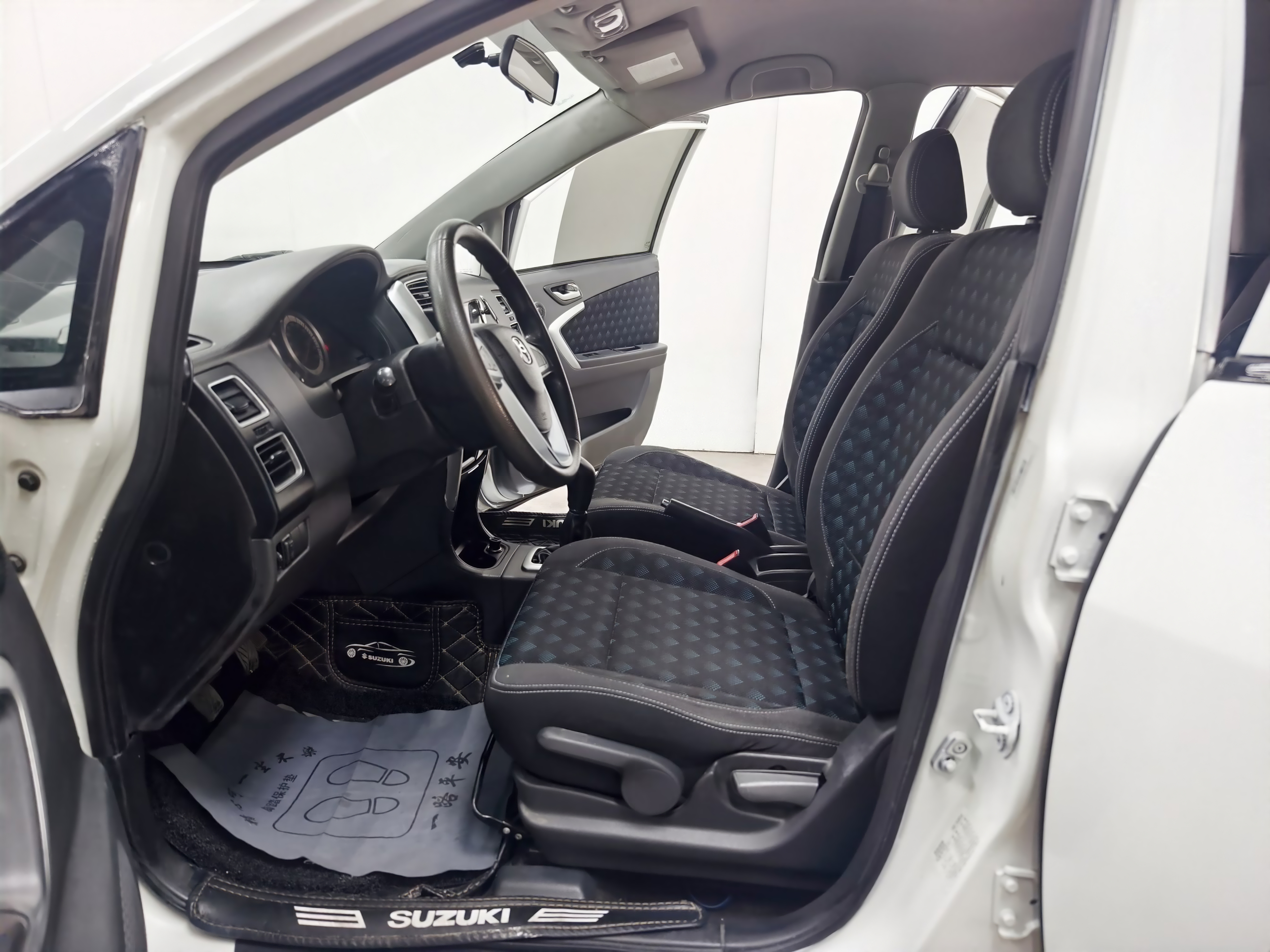 Suzuki Liana A6 2014 image de voiture #10