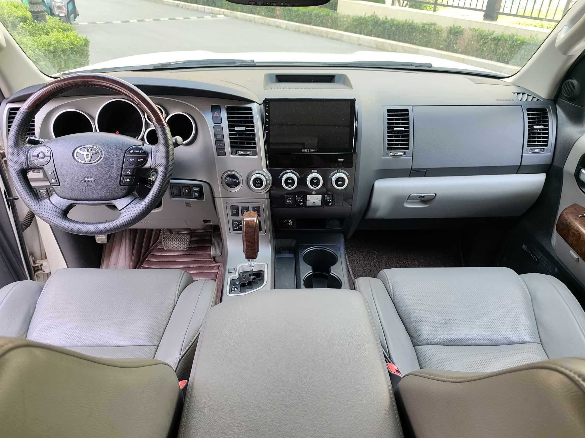 Toyota Sequoia 2010 #10 Toyota Sequoia 2010 immagine di auto #10