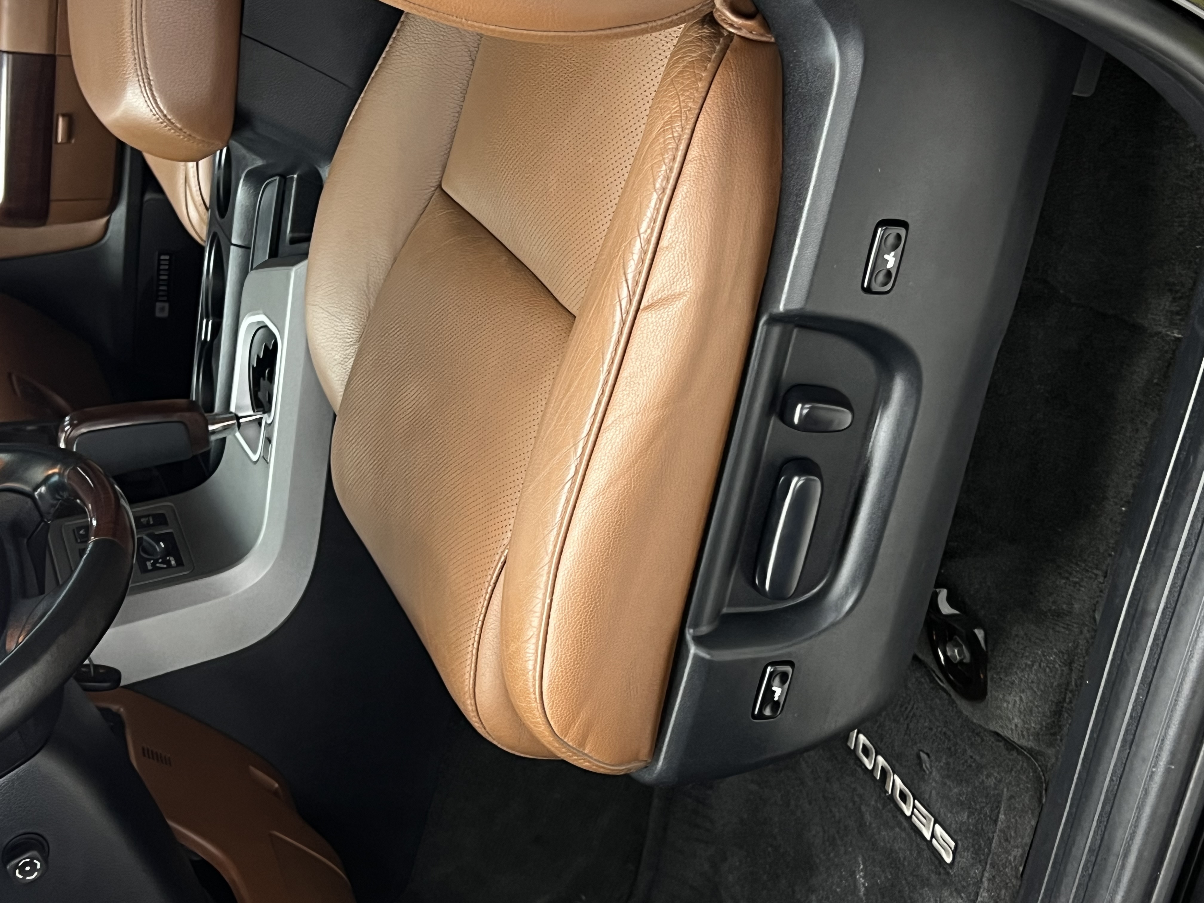 丰田 红杉 2011 汽车图片 #10