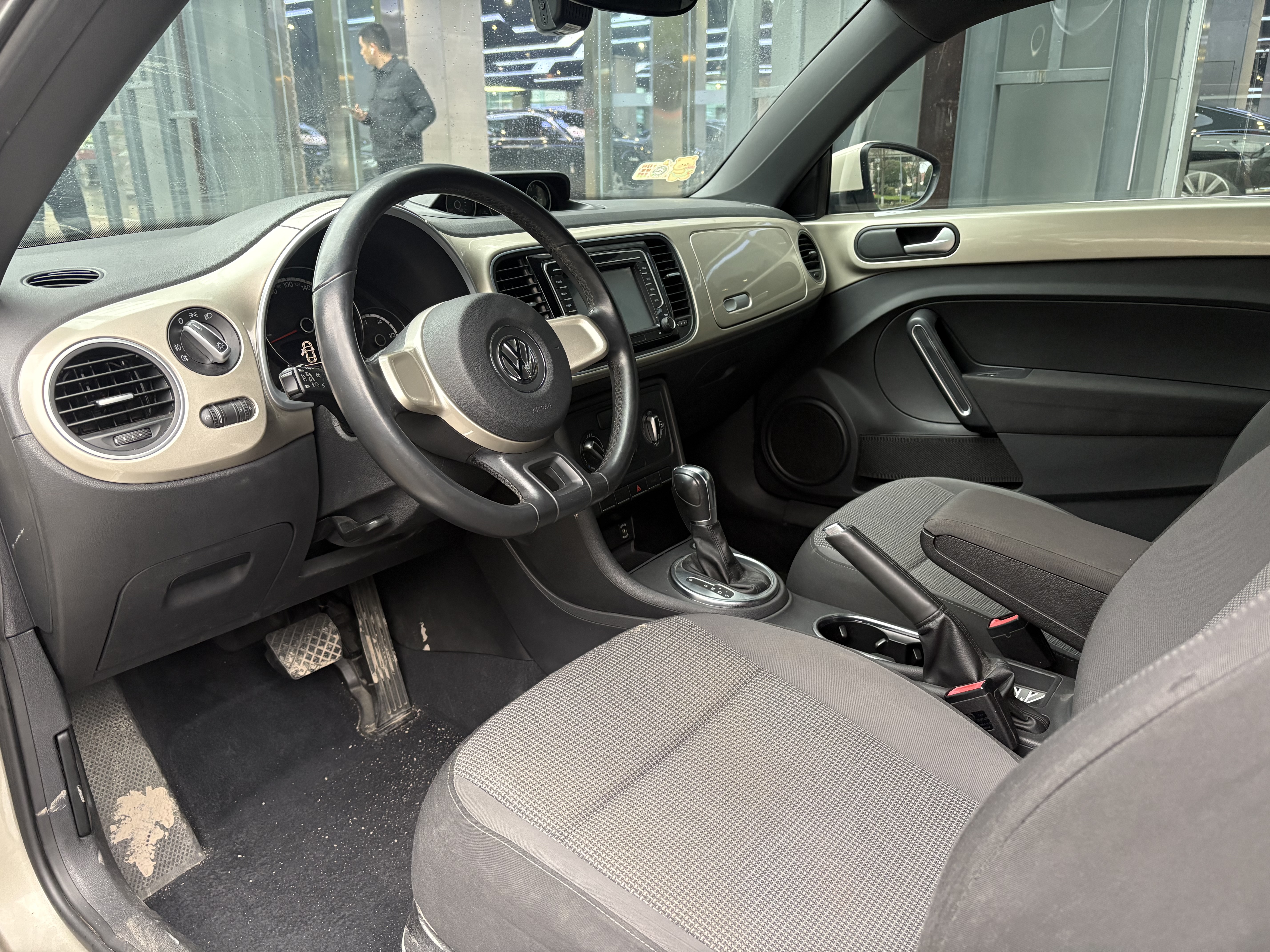 Volkswagen Beetle 2013 car image #10