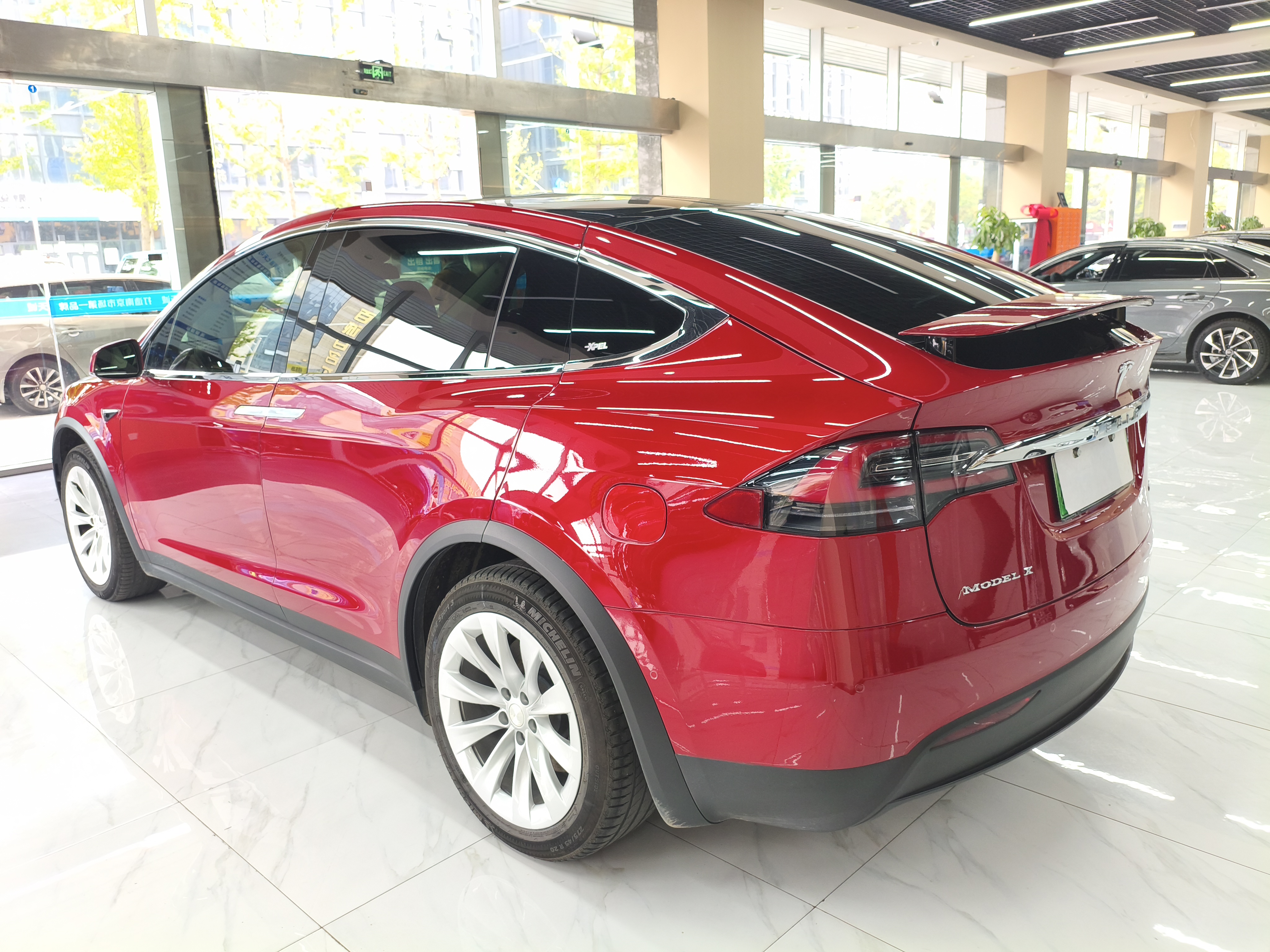 Tesla Model X 2018 car image #10