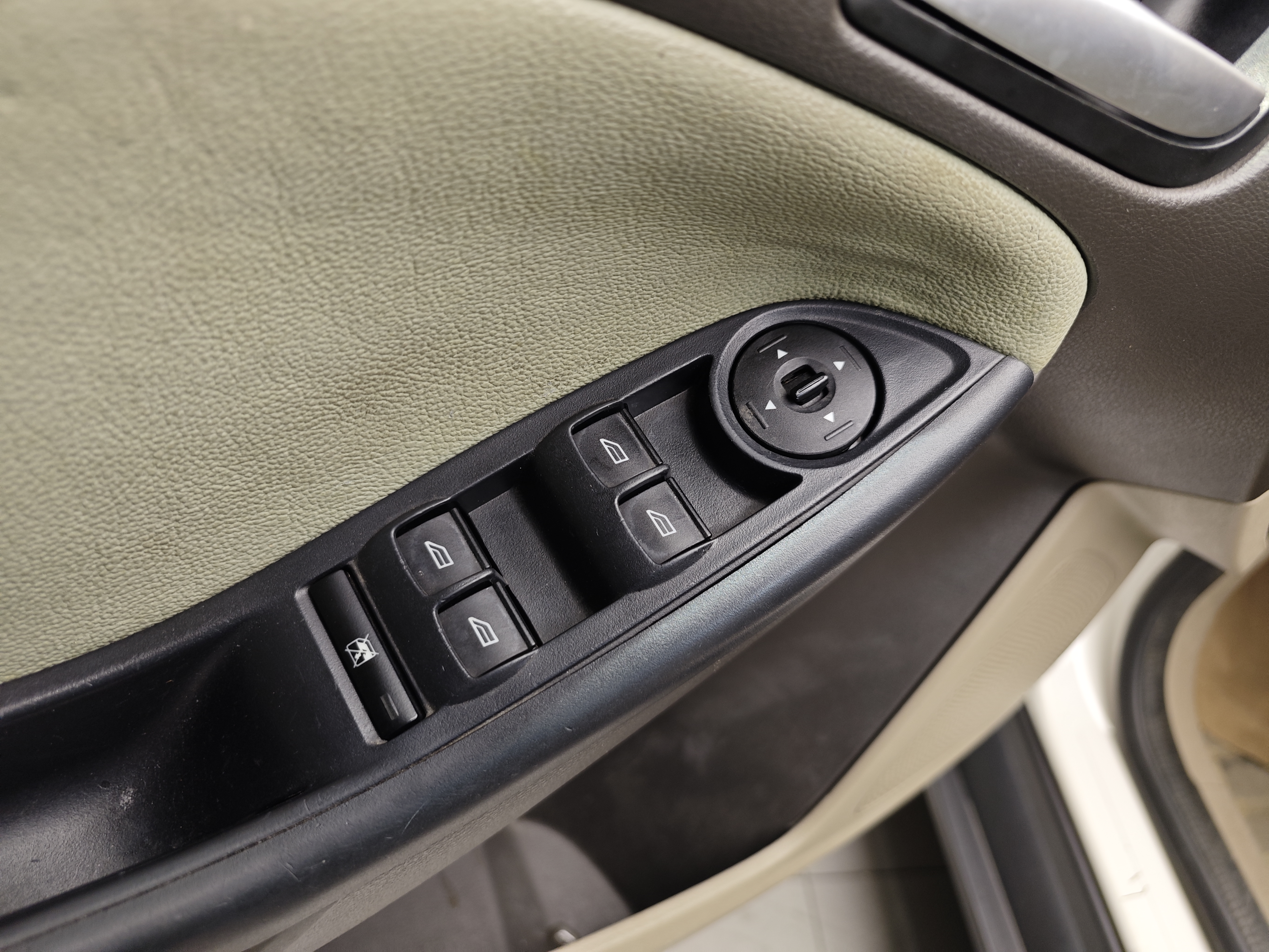 Ford Focus 2014 immagine di auto #10