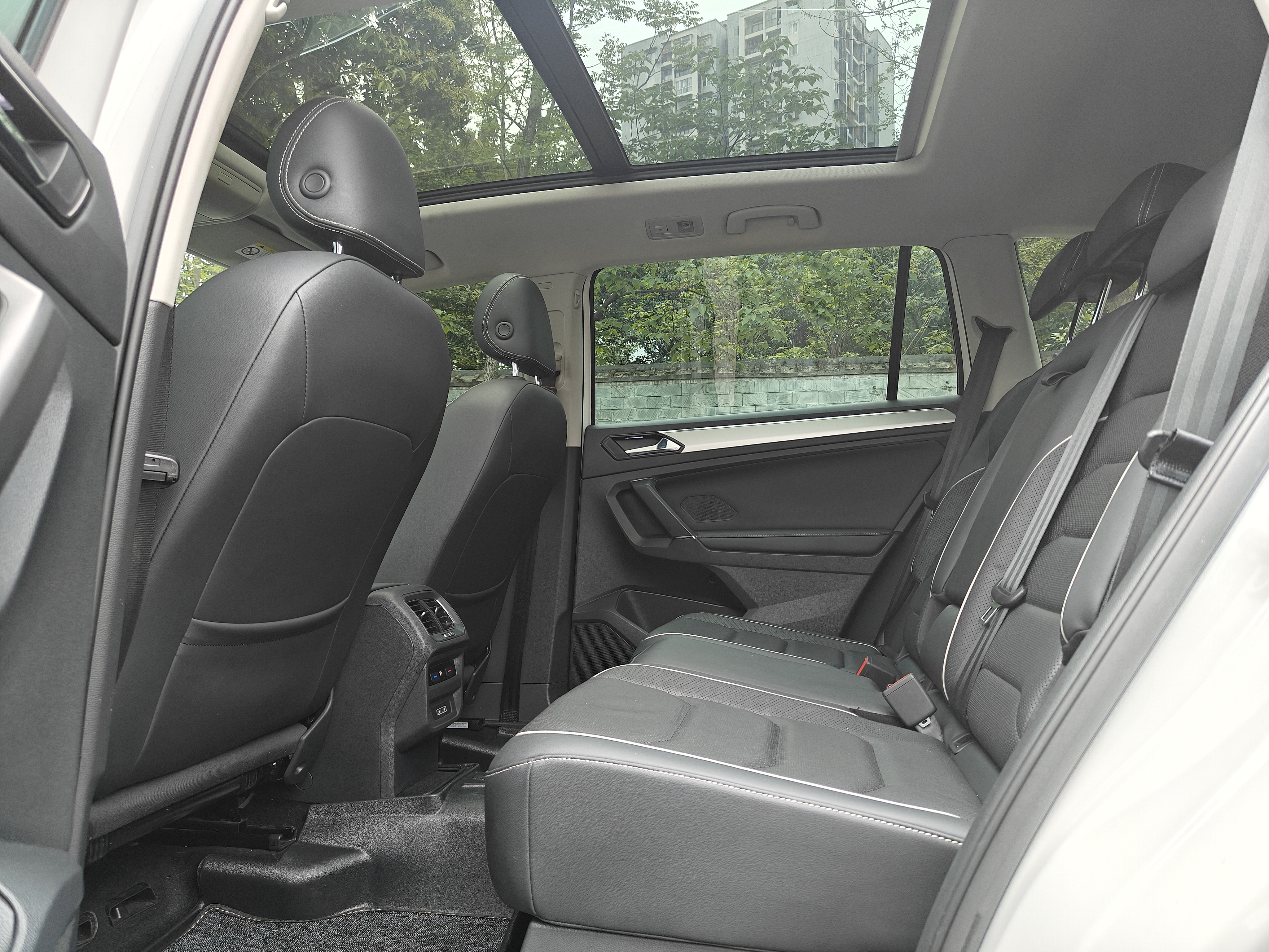 Volkswagen Tiguan L 2017 car image #10