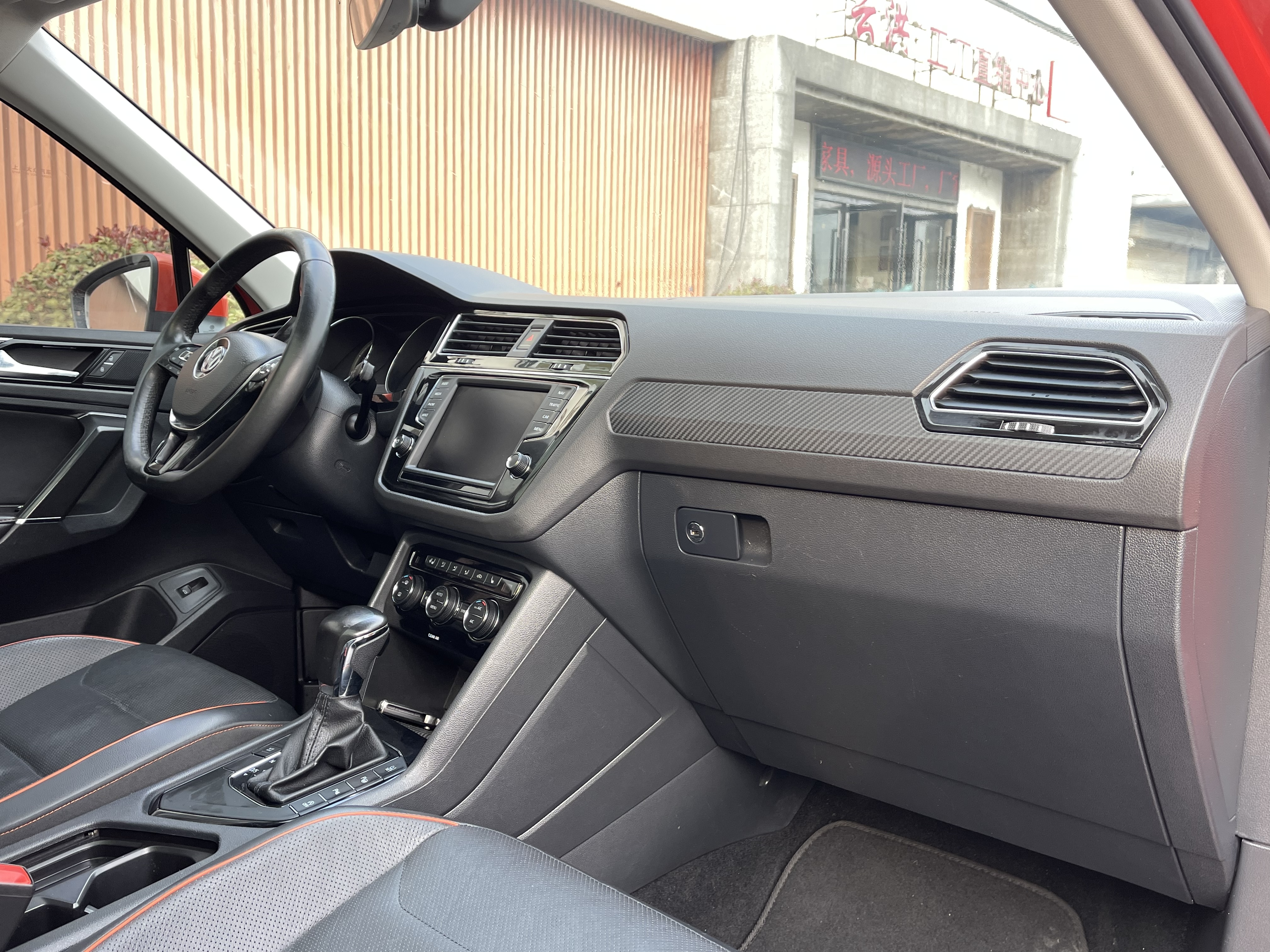 Volkswagen Tiguan L 2017 immagine di auto #10