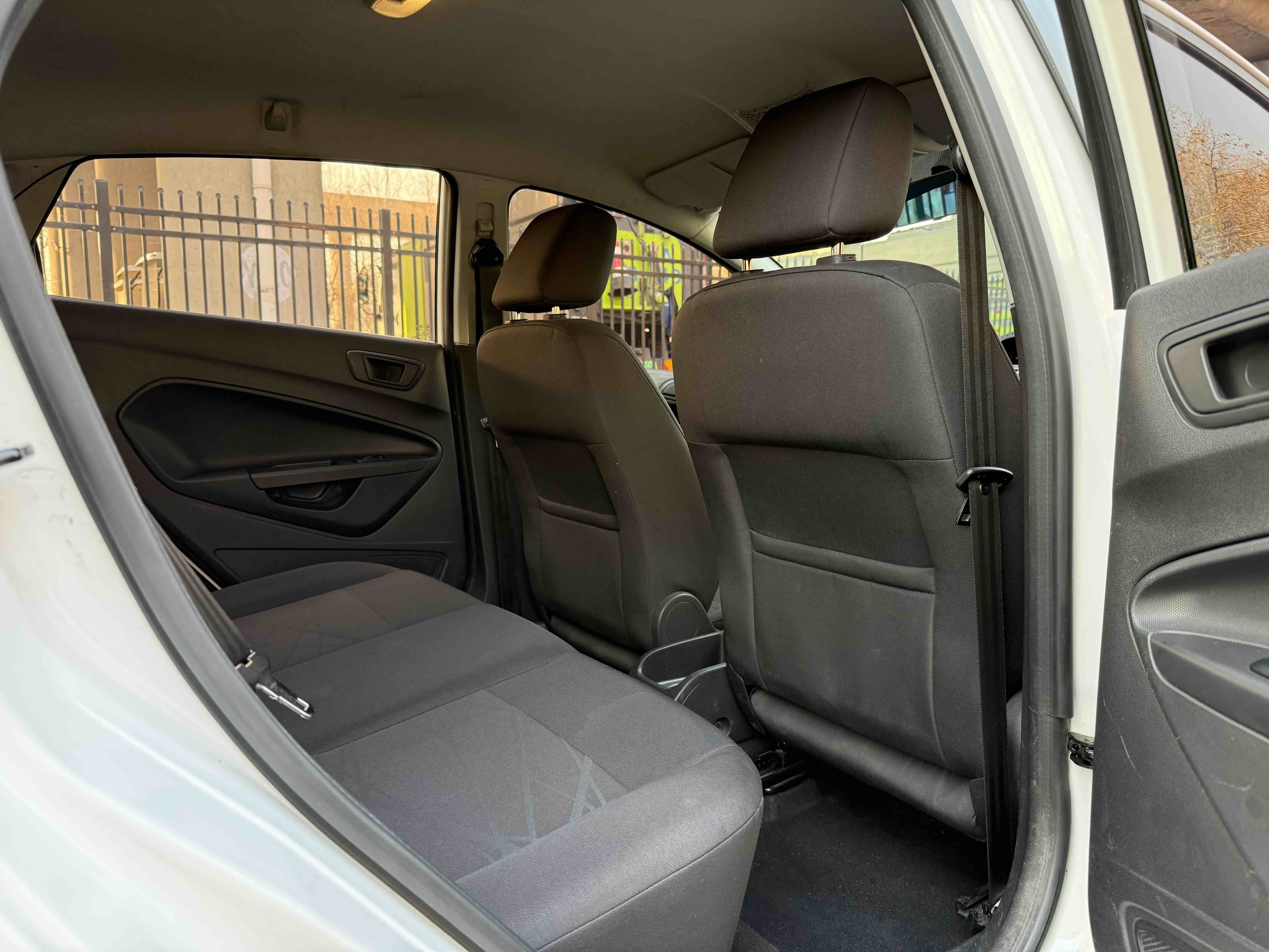 Ford Fiesta 2014 car image #10