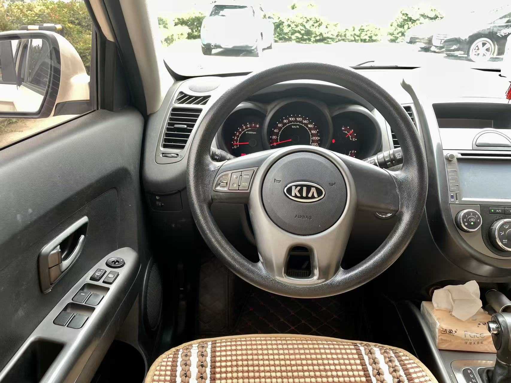 起亚 秀尔 2015 汽车图片 #10