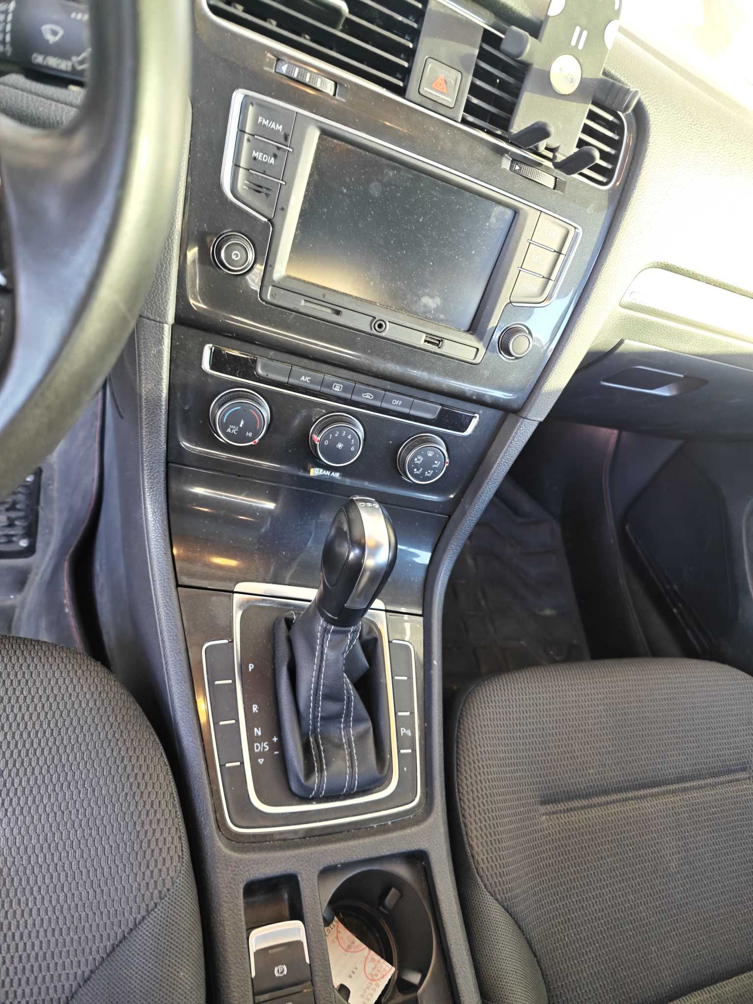 Volkswagen Golf 2018 car image #10