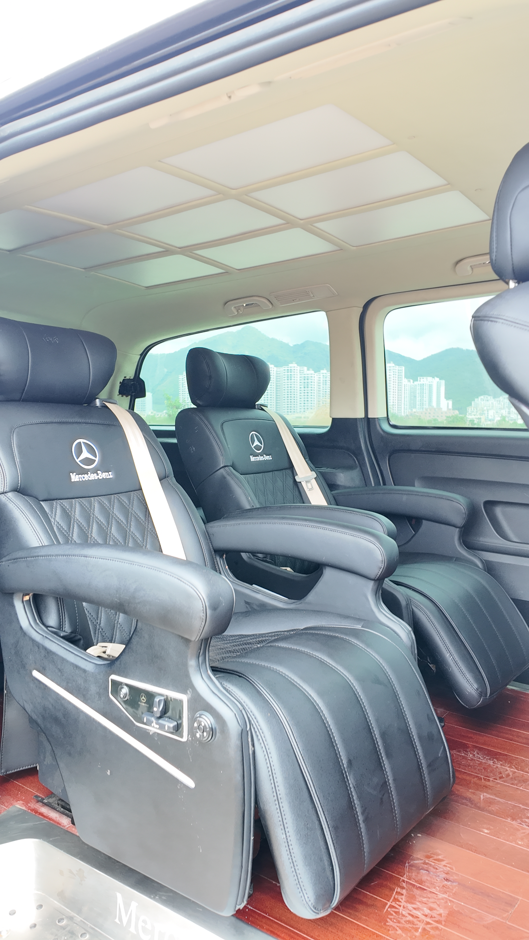 Mercedes-Benz E Class 2013 car image #10