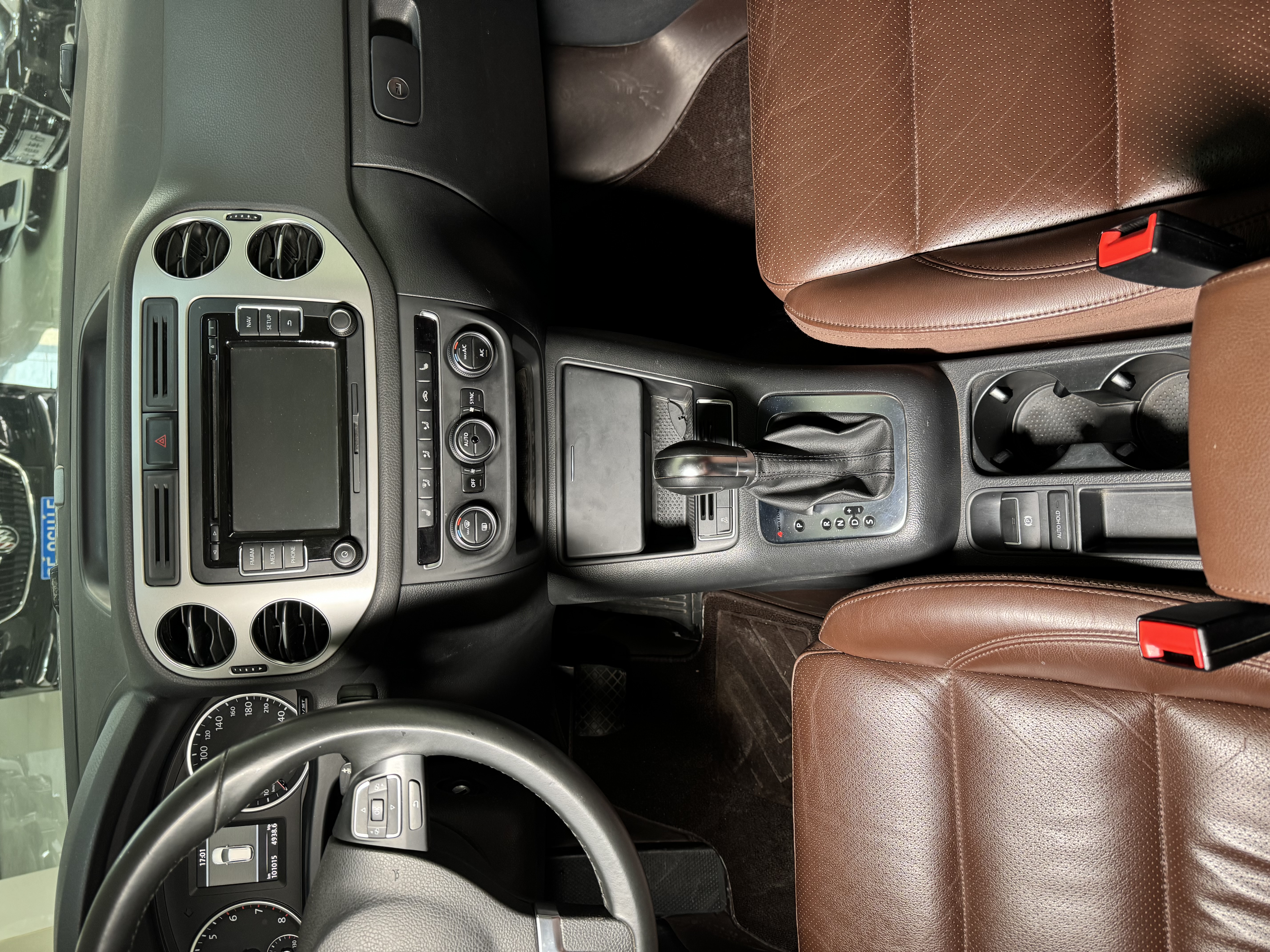 Volkswagen Tiguan 2014 car image #10