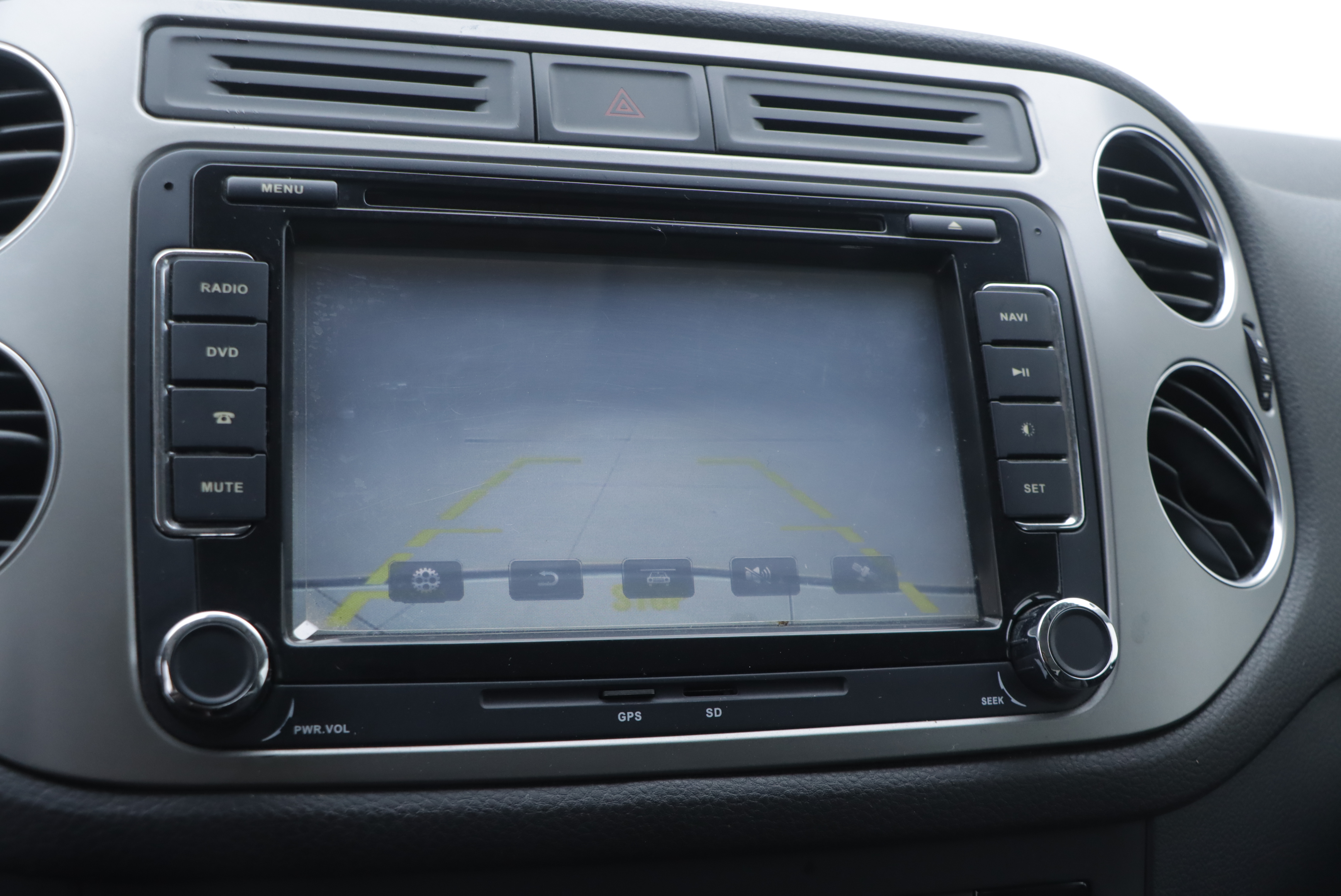 Volkswagen Tiguan 2014 car image #10