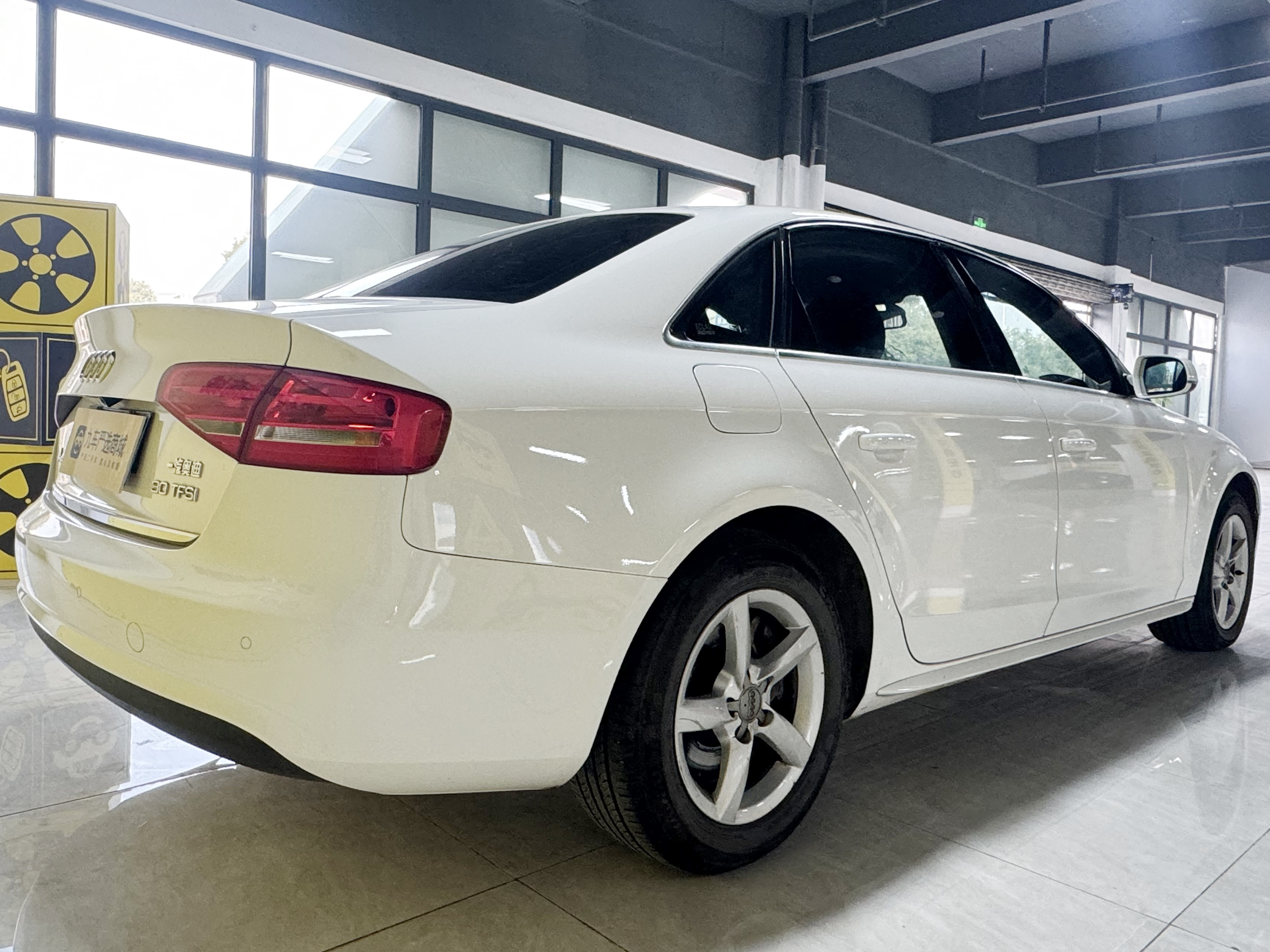 Audi A4L 2013 car image #10