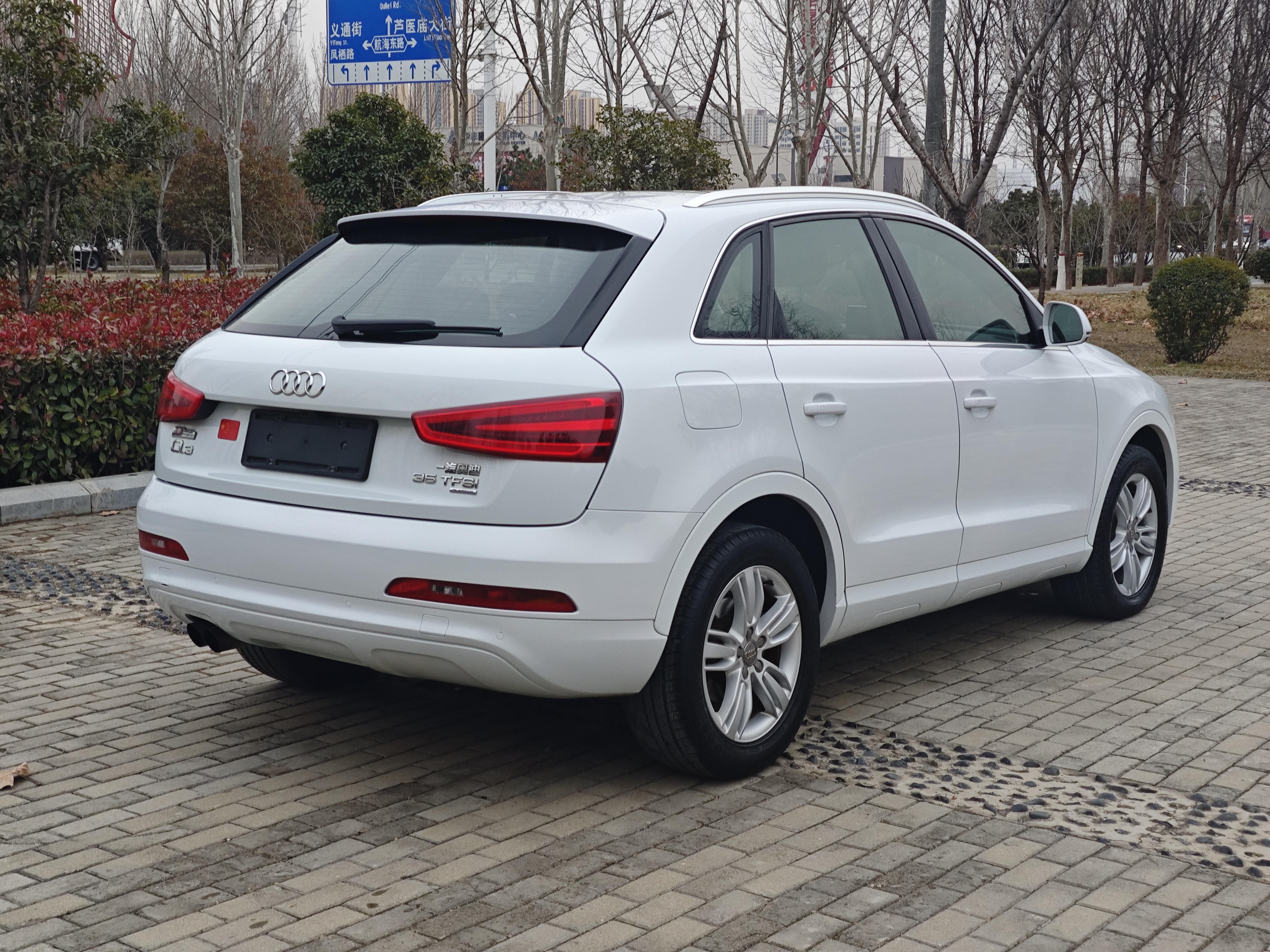 Audi Q3 2014 car image #10