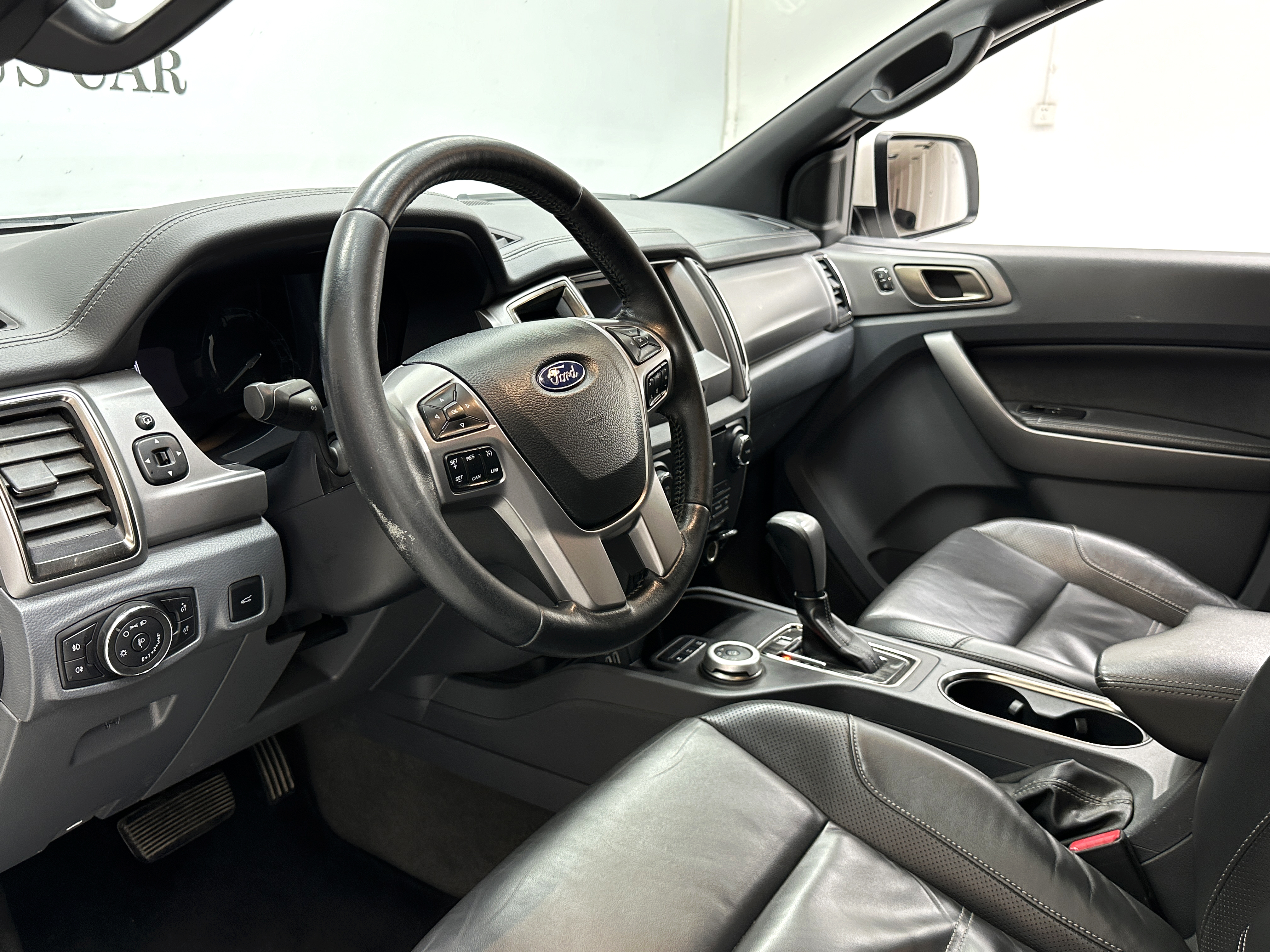 Ford Everest 2018 car image #10