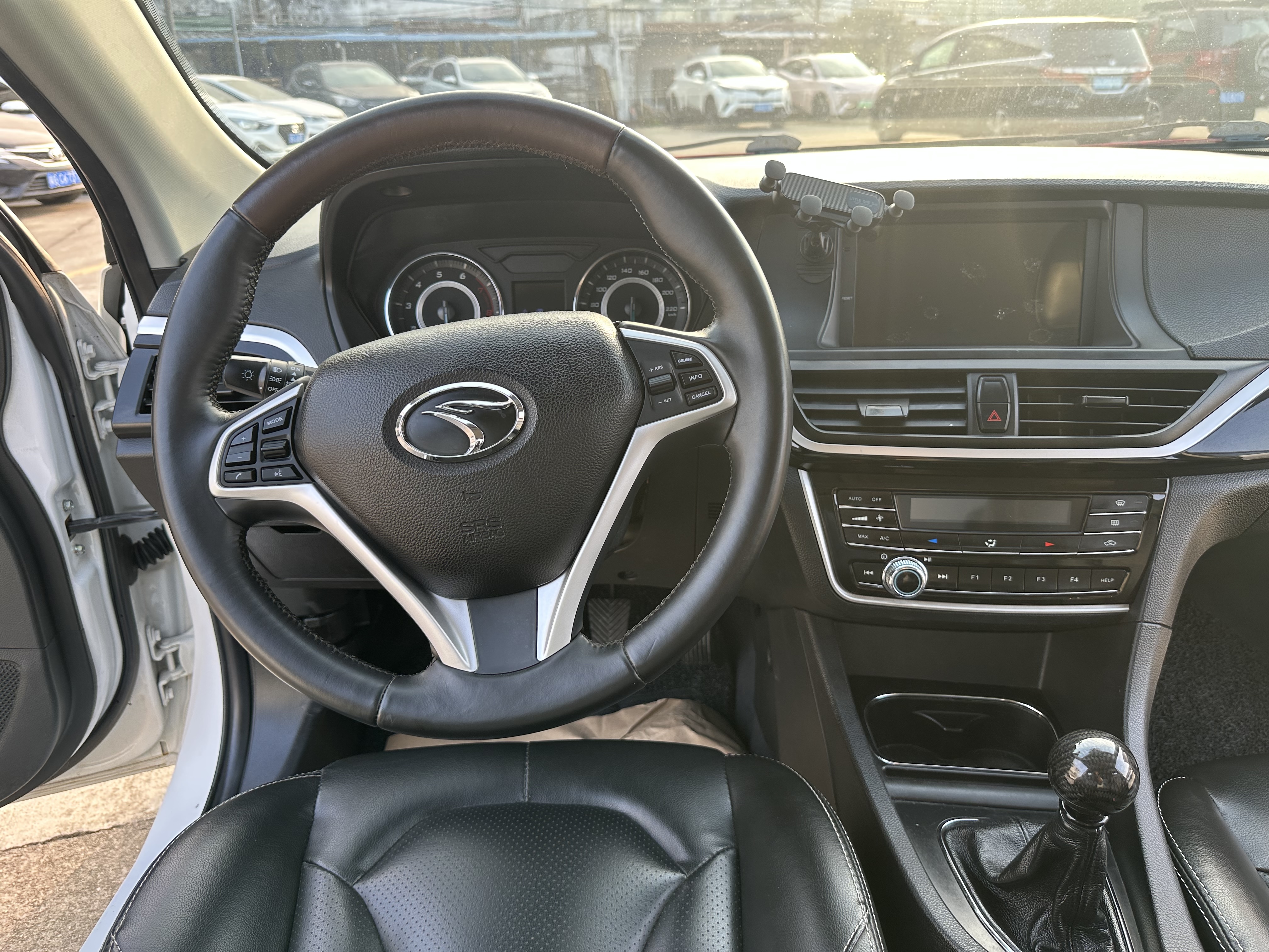 Soueast V5 Lingzhi 2018 #10 Soueast V5 Lingzhi 2018 car image #10