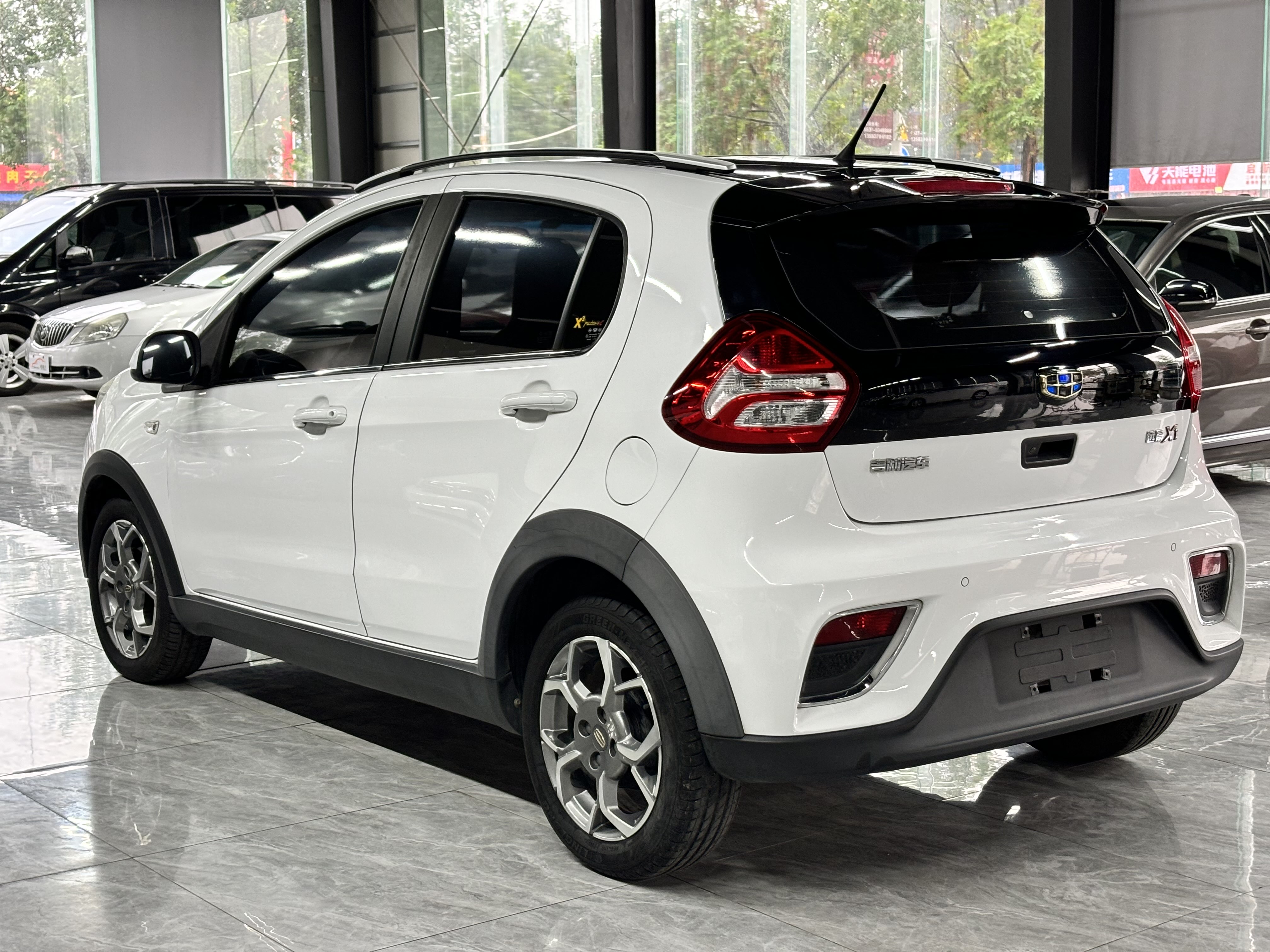 GEELY Vision X1 2018 immagine di auto #10