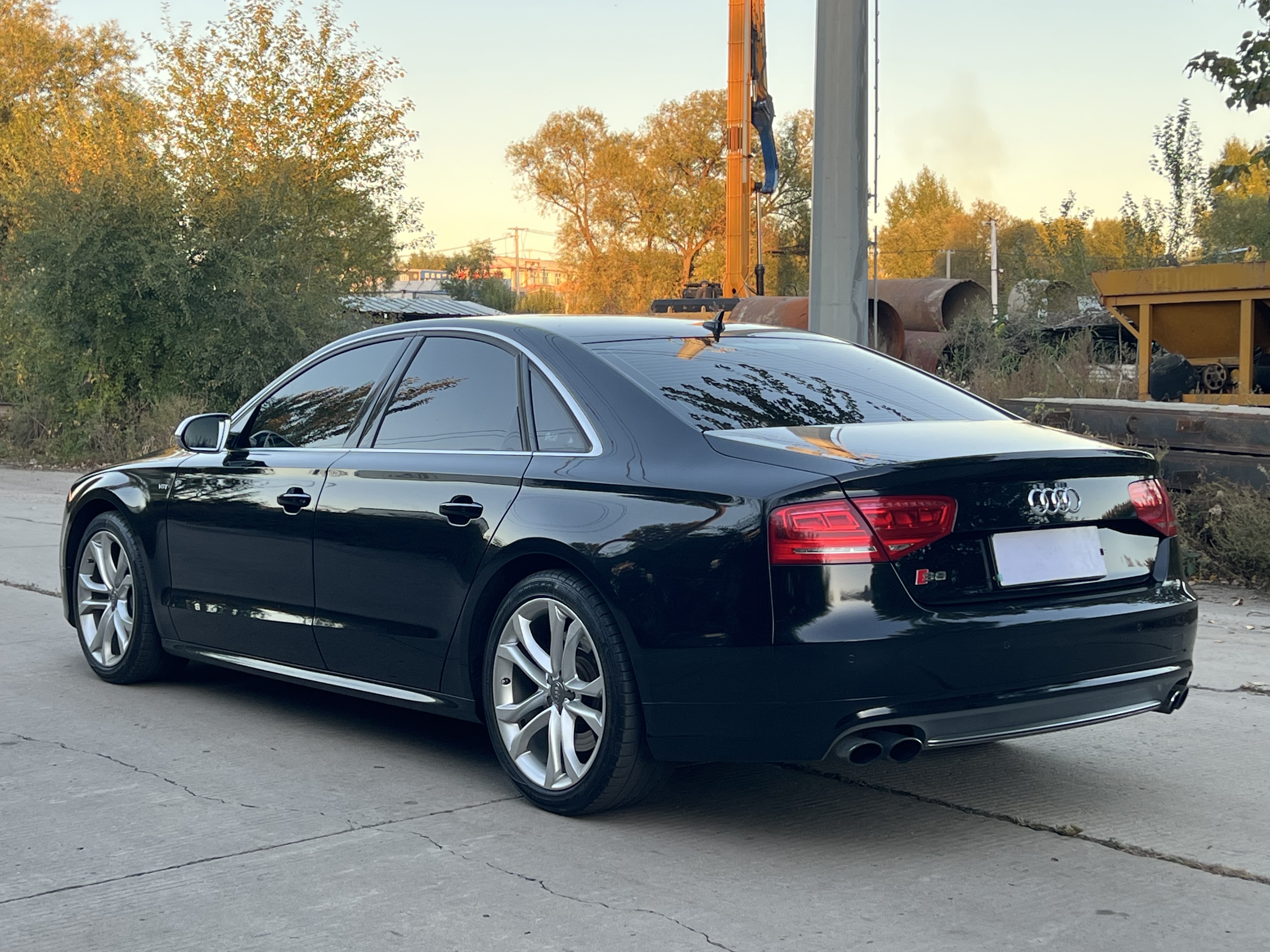 Audi S8 2013 car image #10