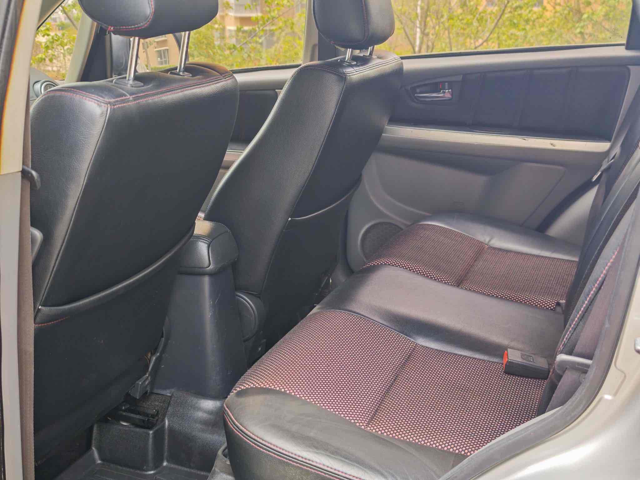 Suzuki SX4 Sedan 2010 imagem de carro #10