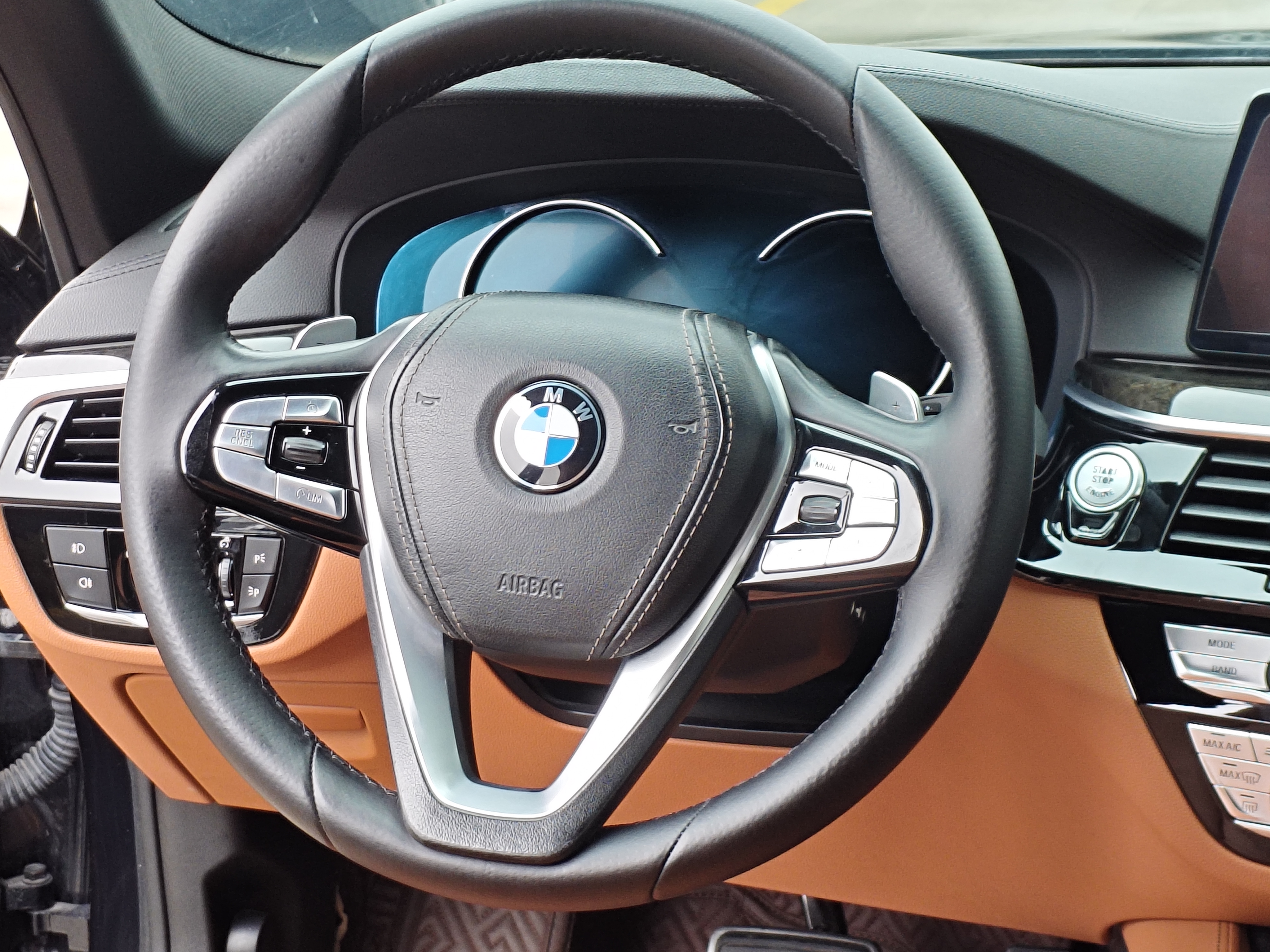 BMW 5 Series 2018 immagine di auto #10