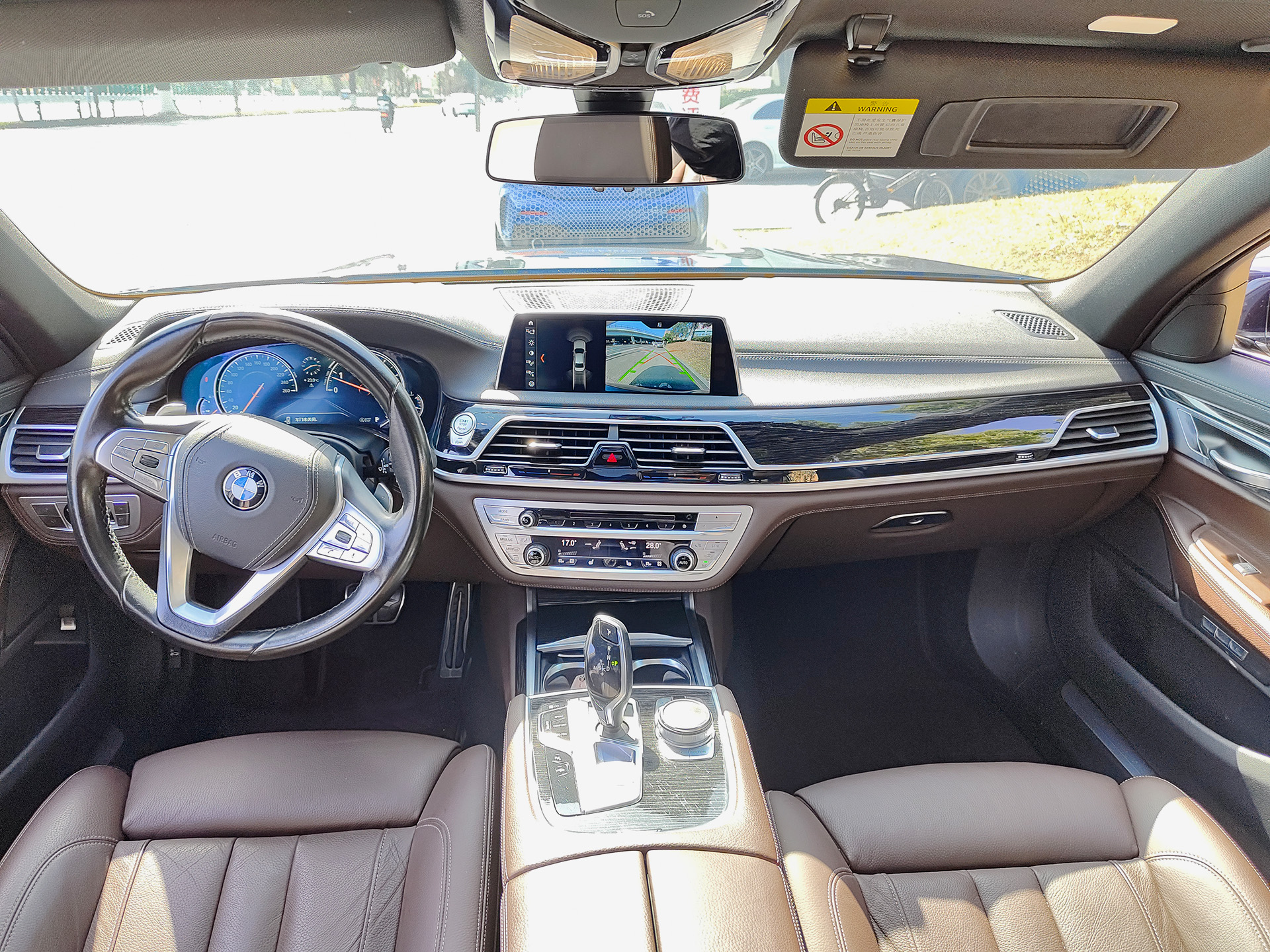 BMW 7 Series 2018 car image #10