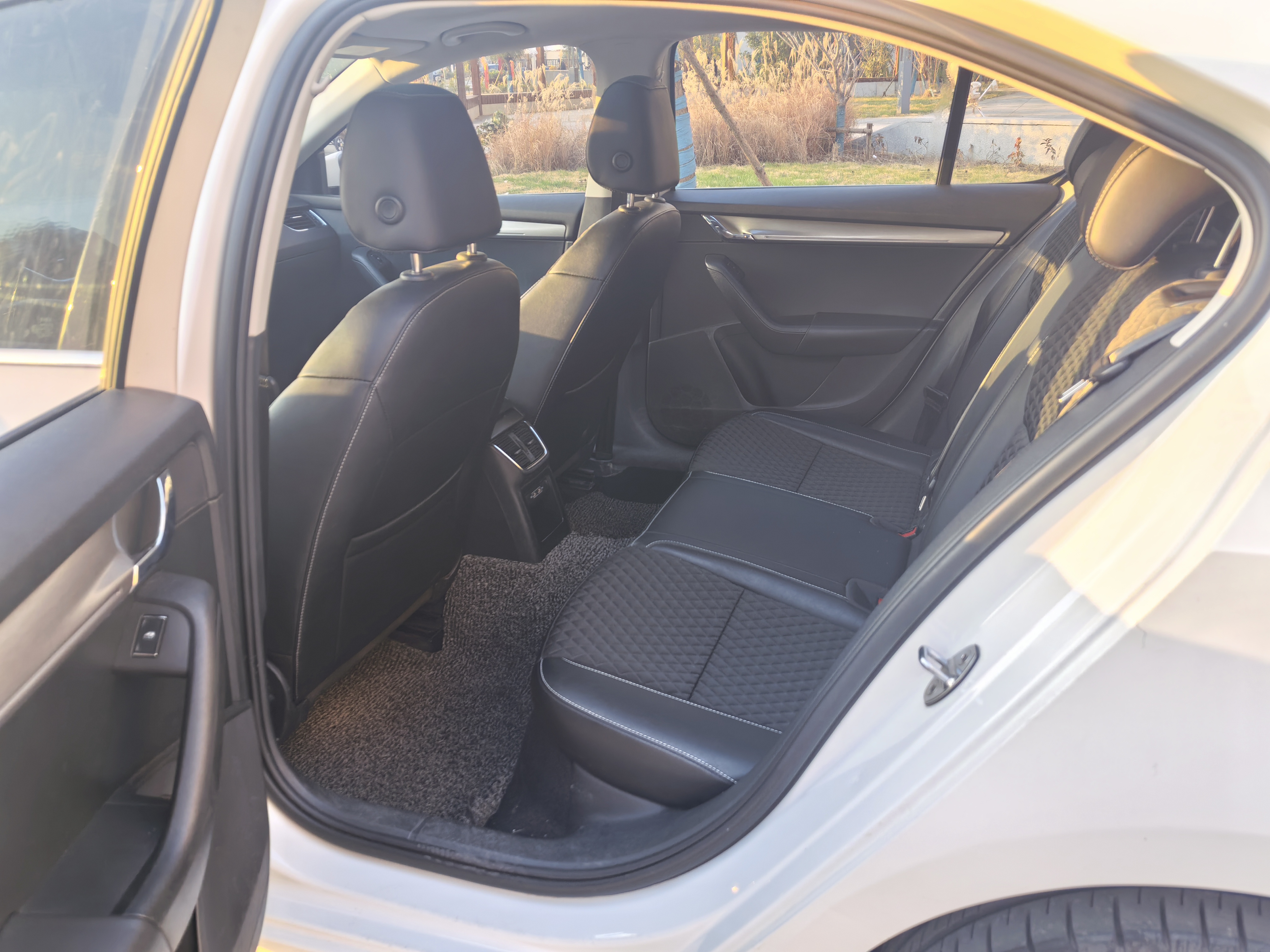 Skoda Octavia 2018 car image #10