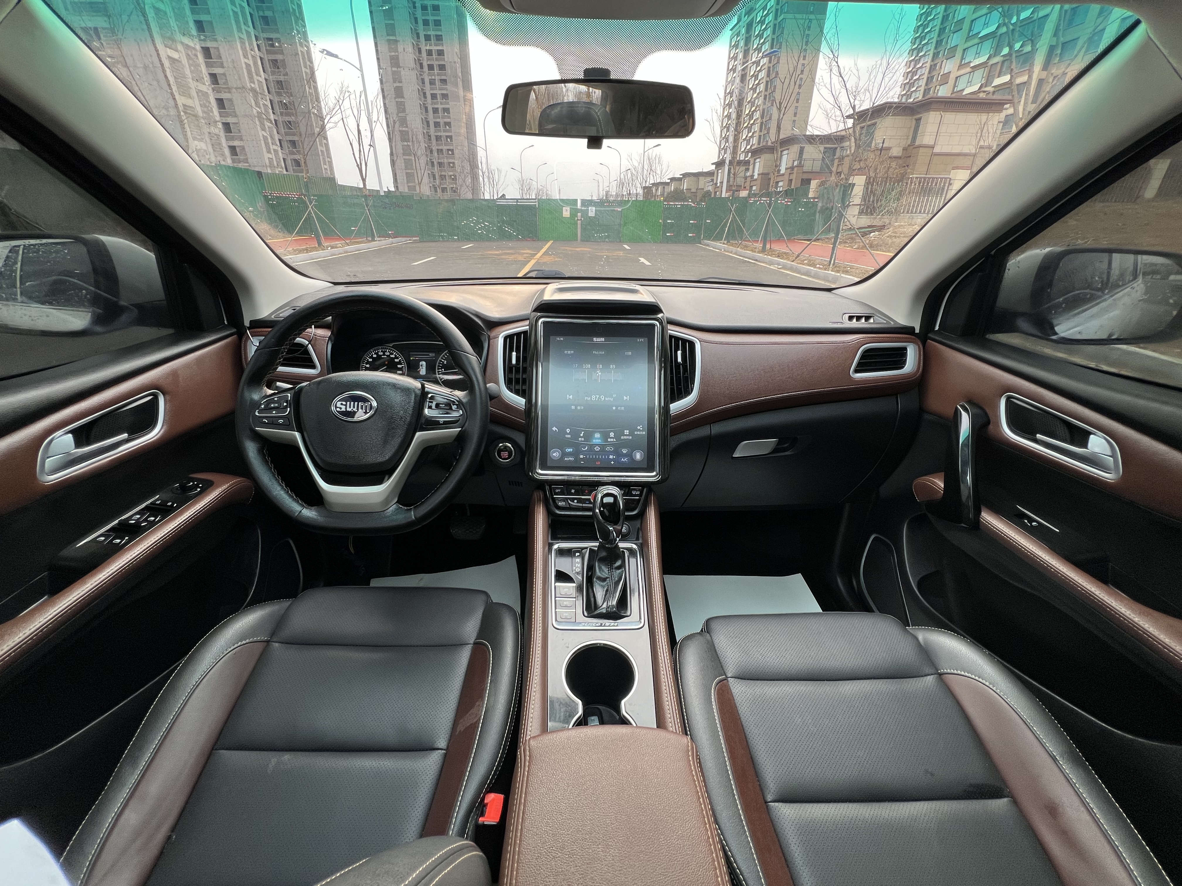 SWM X7 2017 car image #10