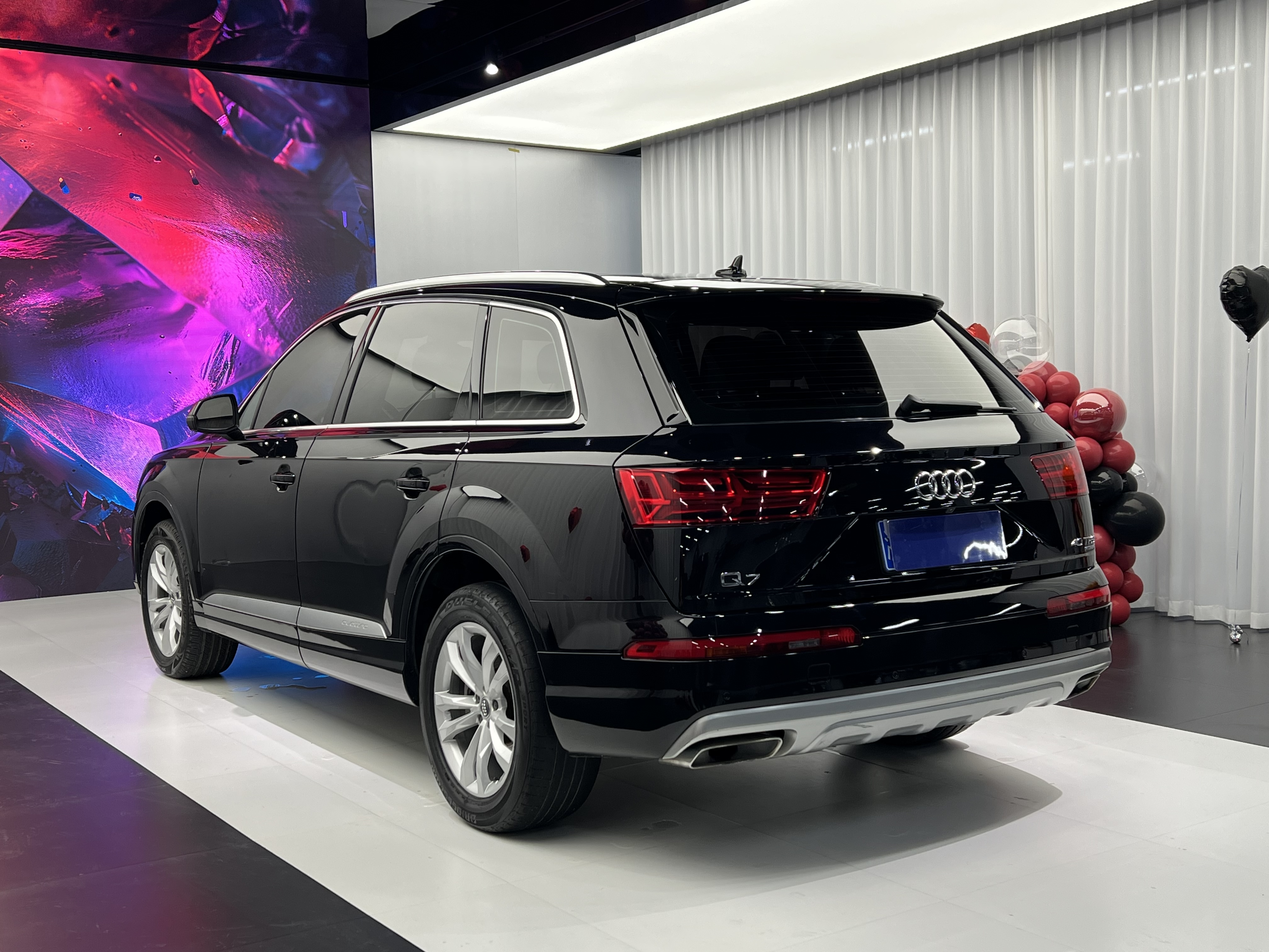 Audi Q7 2018 car image #10