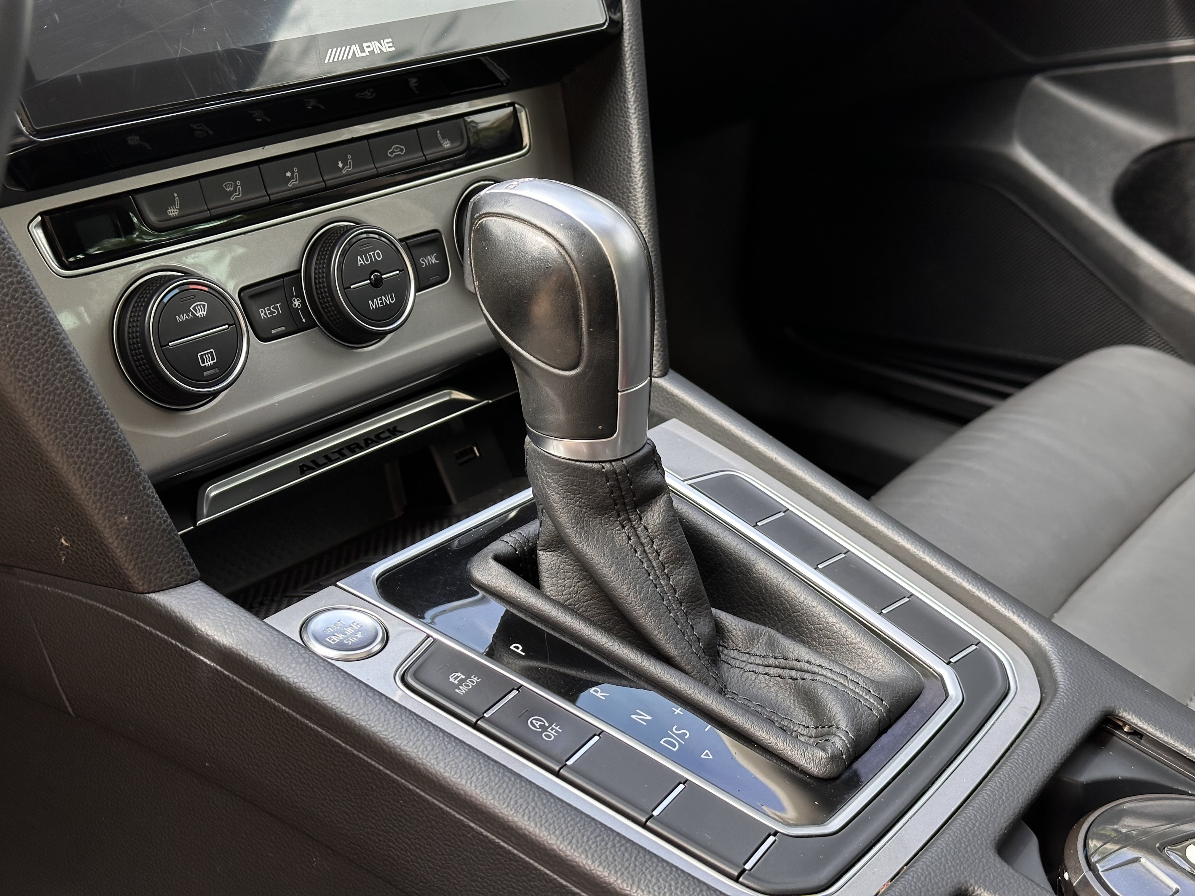 Volkswagen Passat Variant 2018 immagine di auto #10