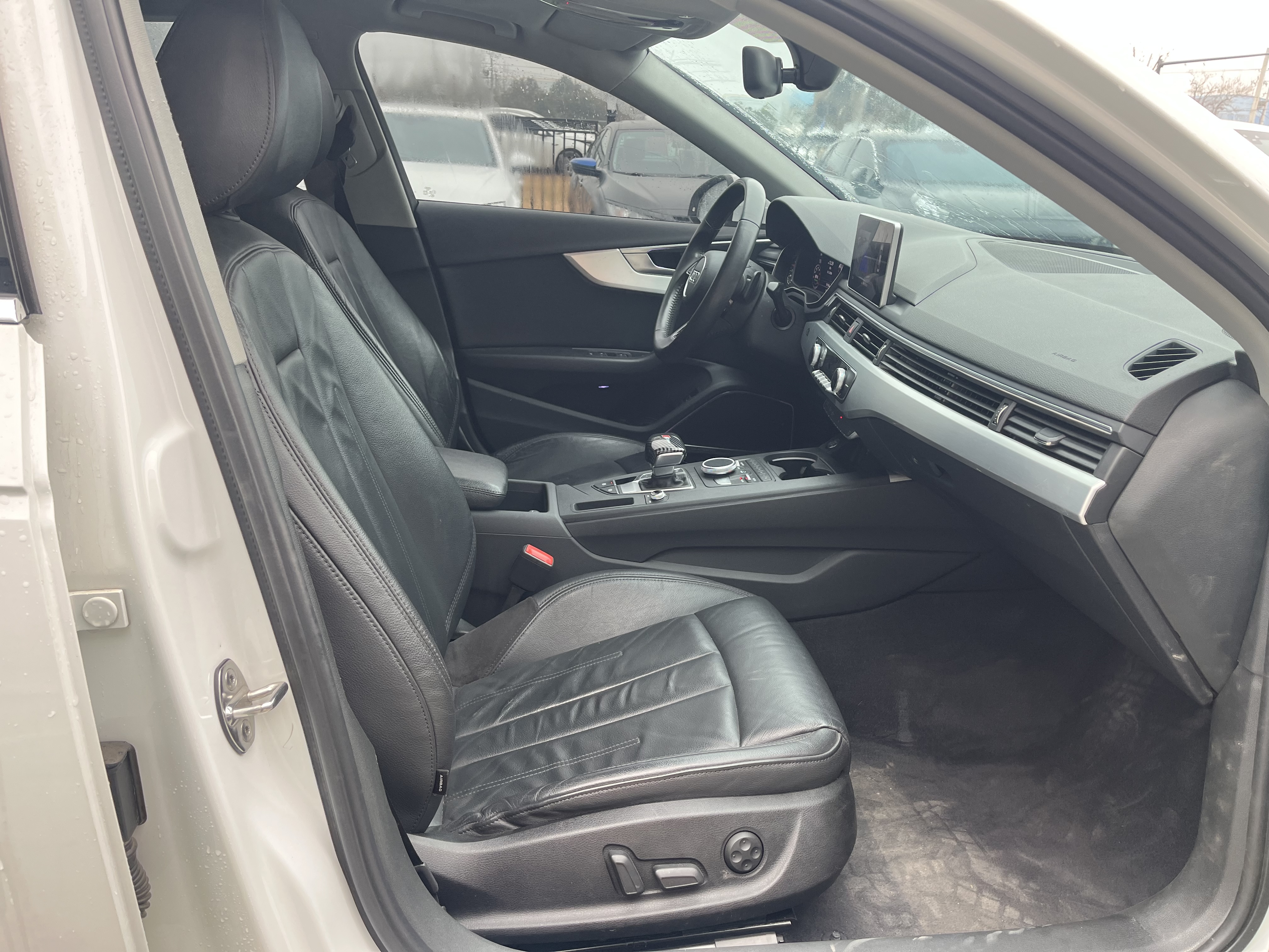 Audi A4L 2018 car image #10