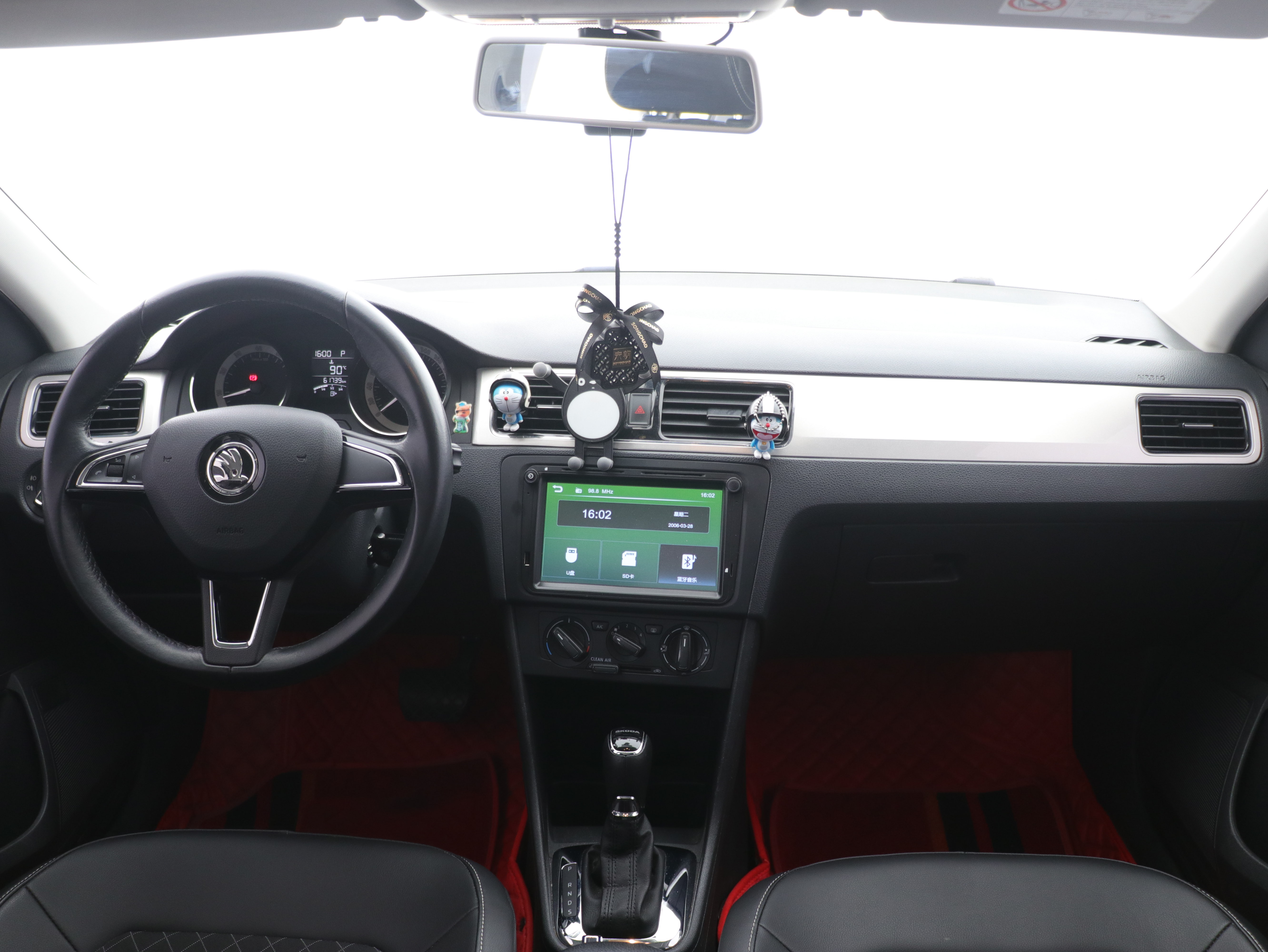 Skoda Rapid Spaceback 2018 immagine di auto #10