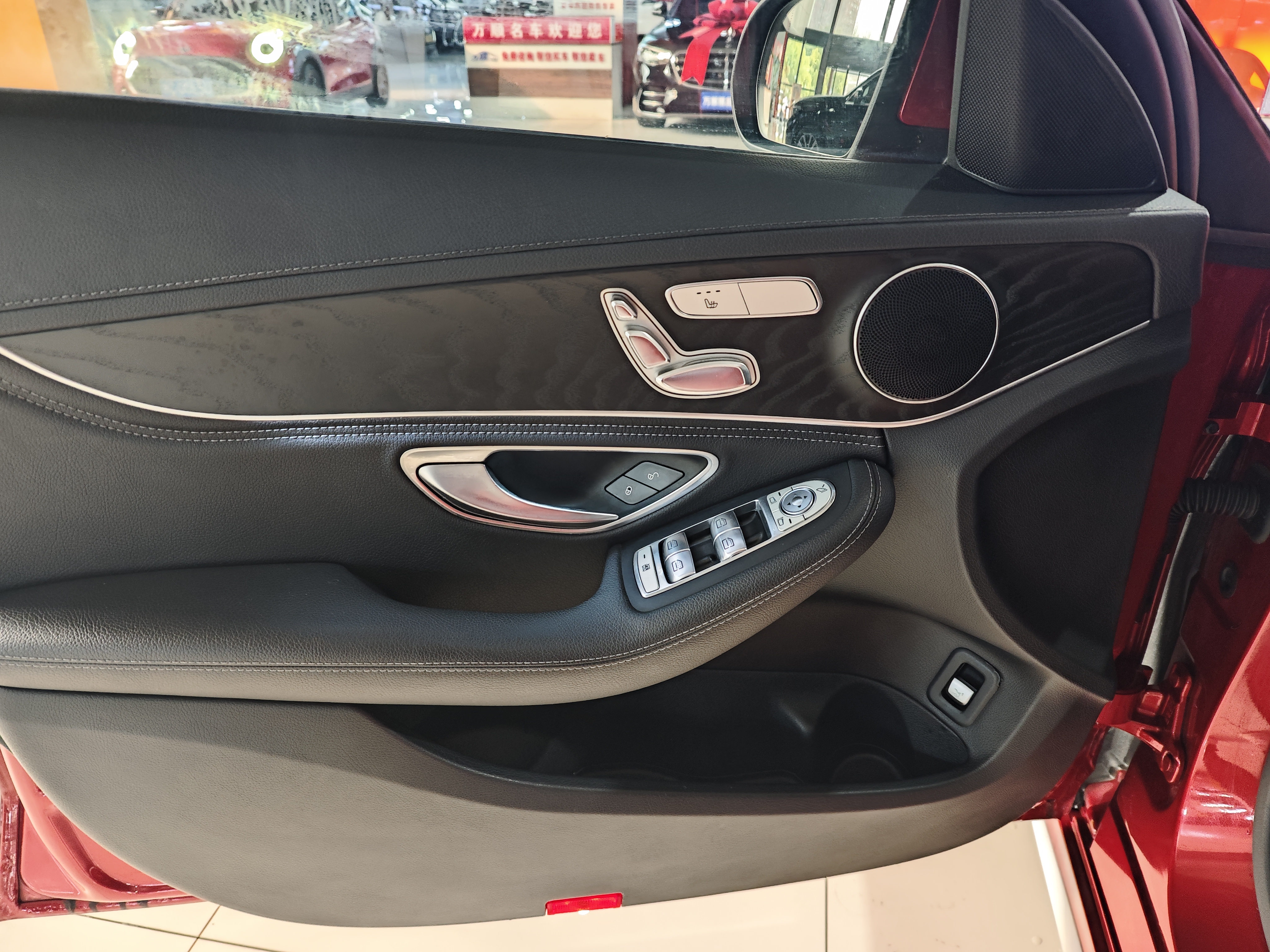 Mercedes-Benz C Class 2018 car image #10