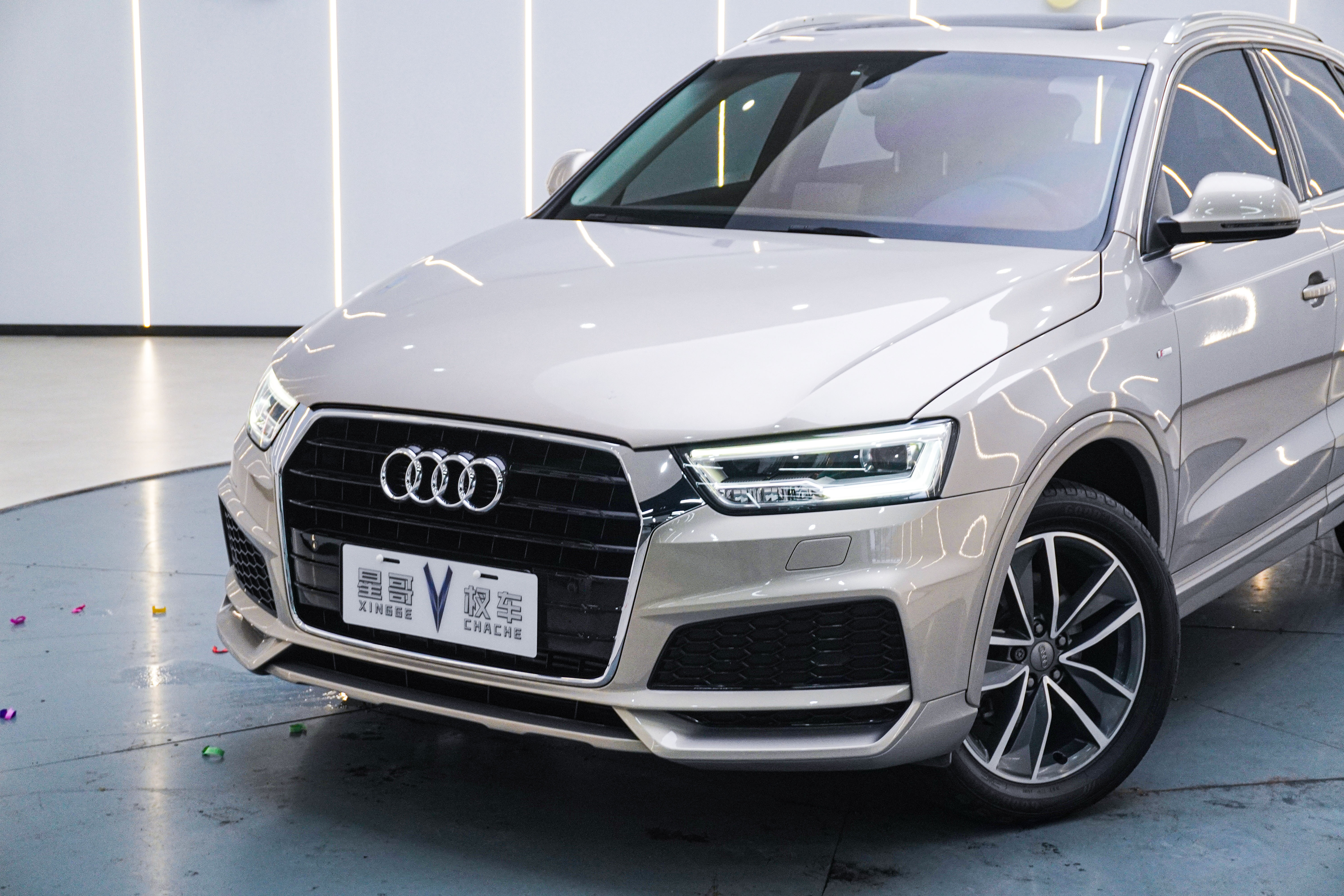 Audi Q3 2018 car image #10