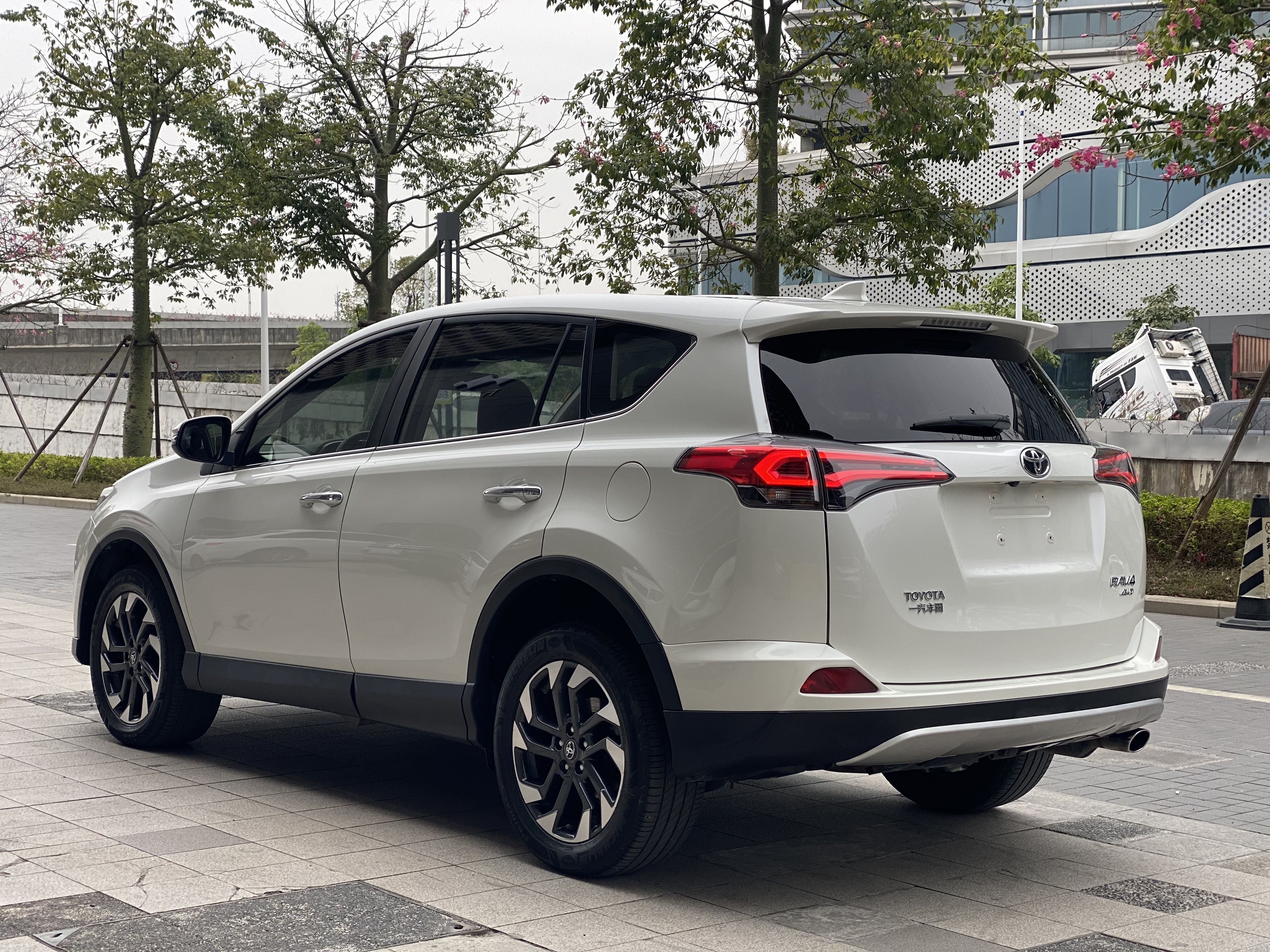 Toyota RAV4 2017 #10 Toyota RAV4 2017 car image #10