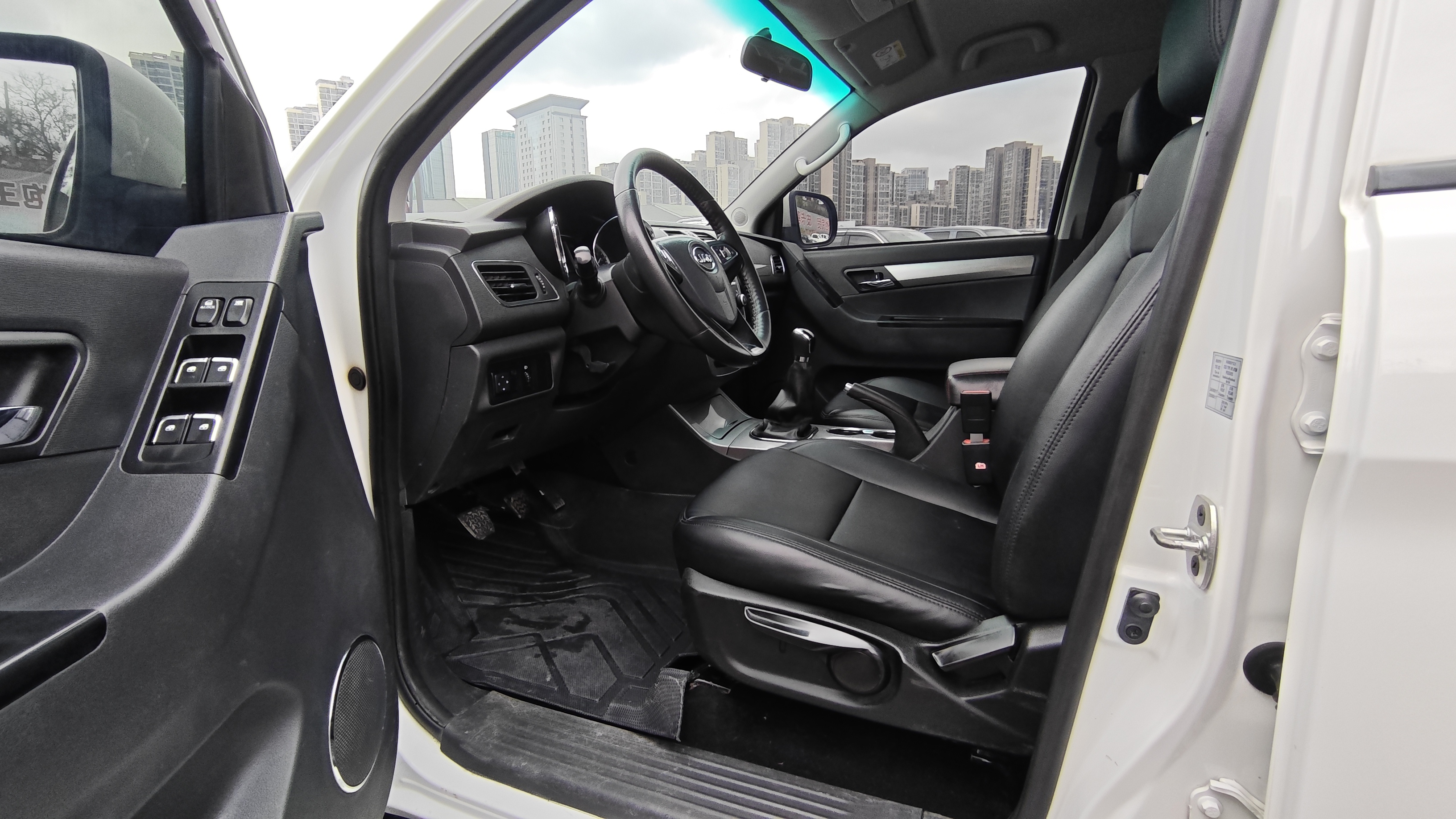 JAC 2019 car image #10