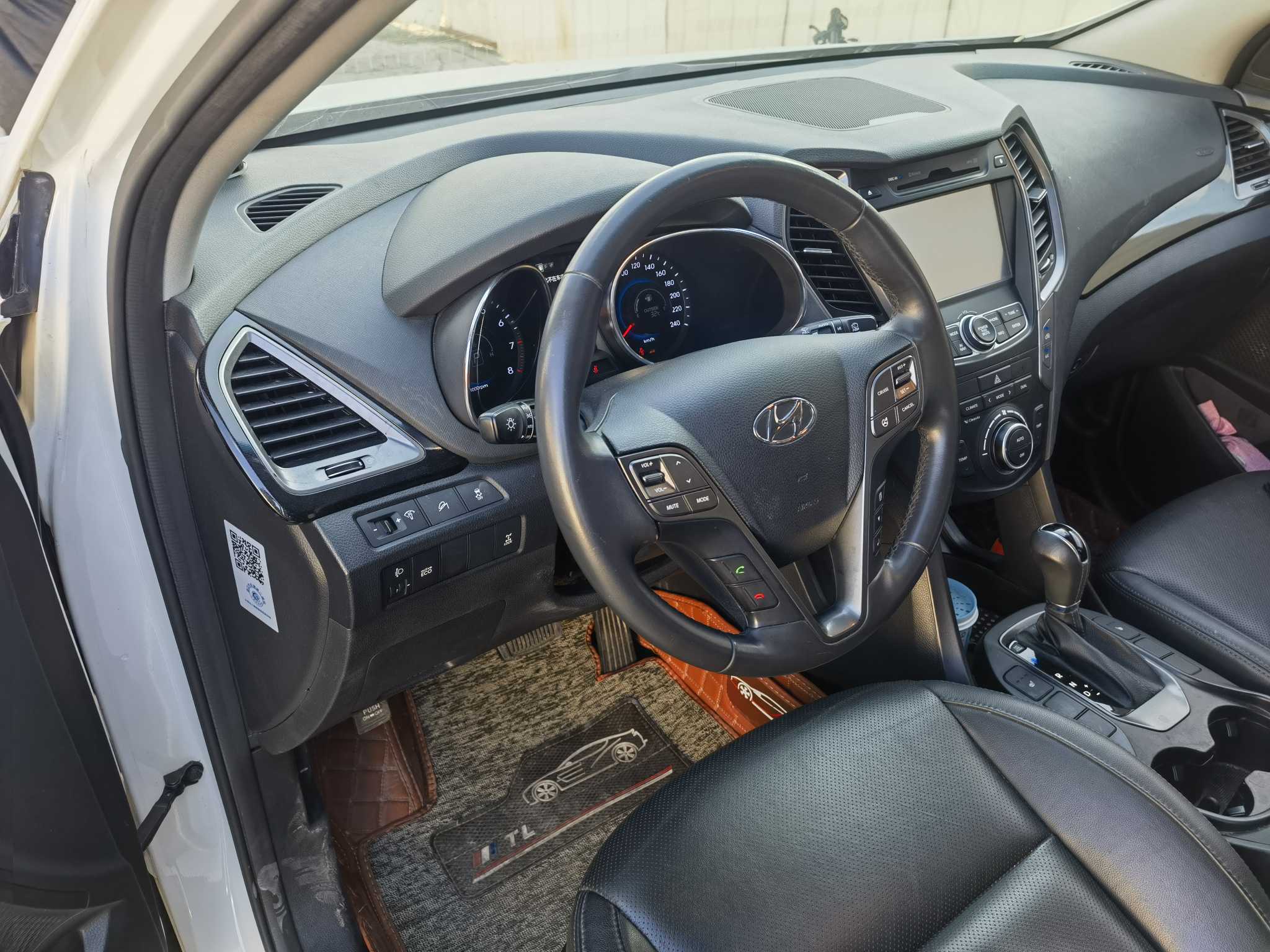 Hyundai Grand Santa Fe 2016 car image #10