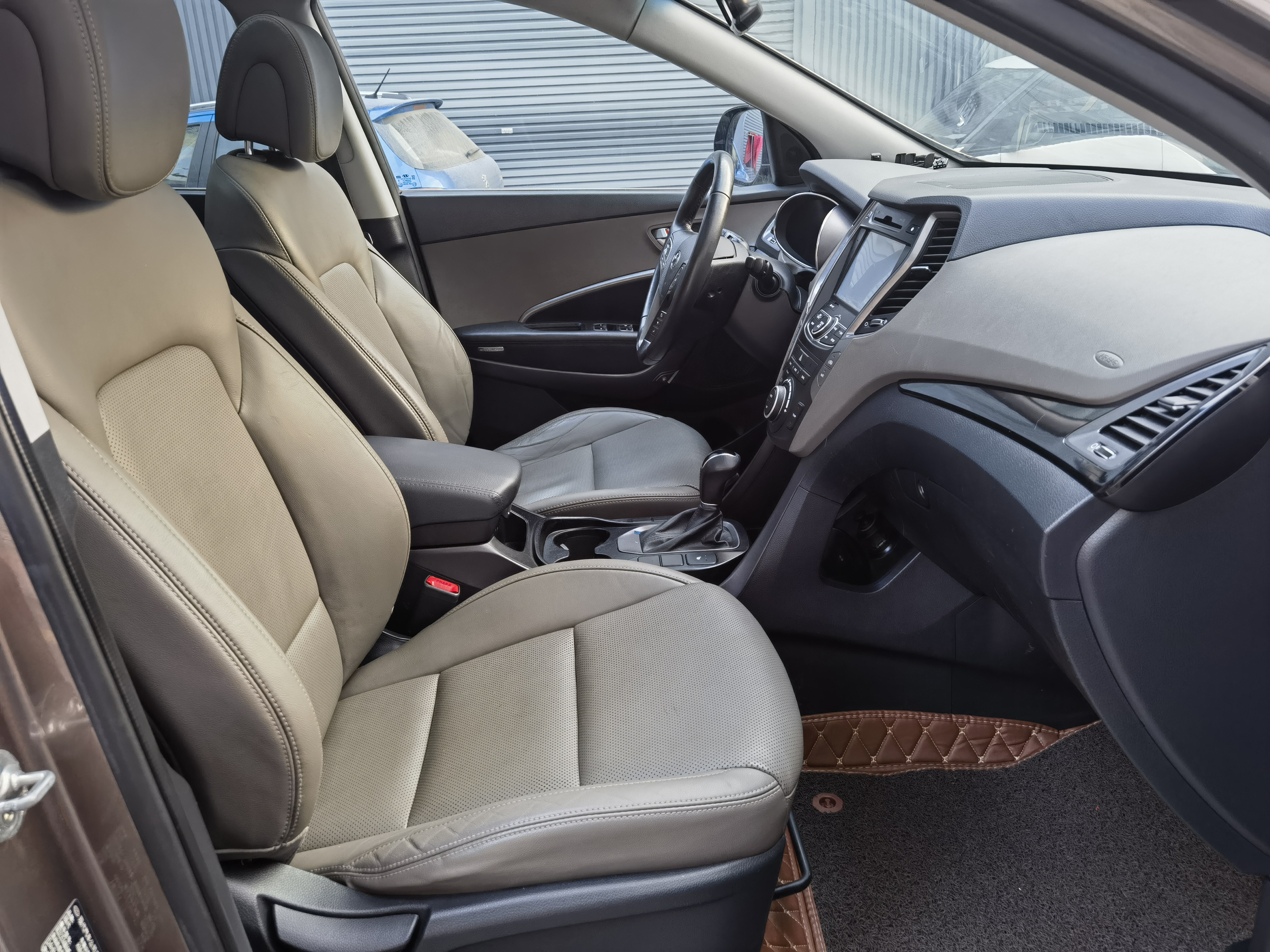 Hyundai Grand Santa Fe 2015 car image #10