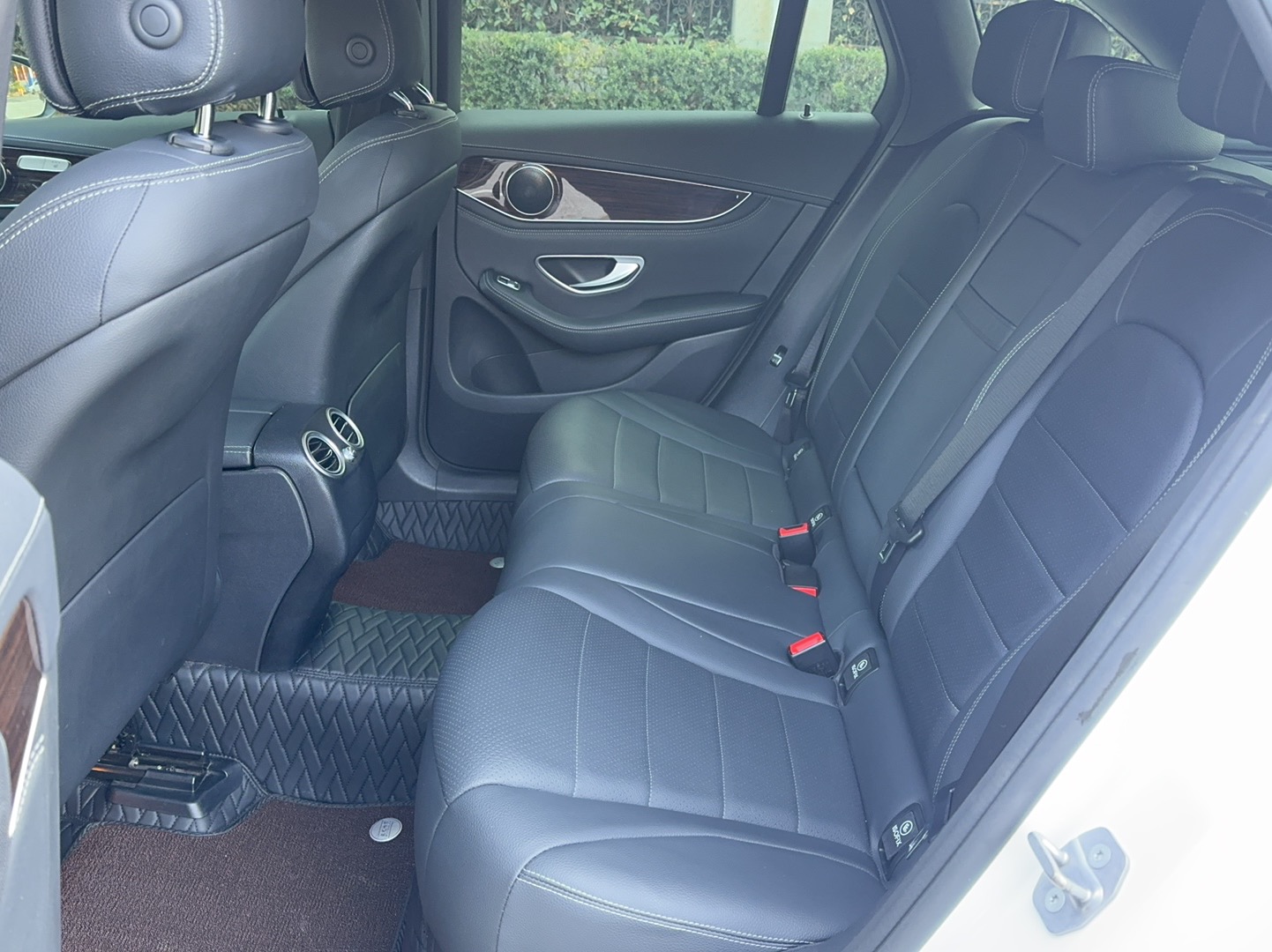 Mercedes-Benz GLC Class 2018 immagine di auto #10