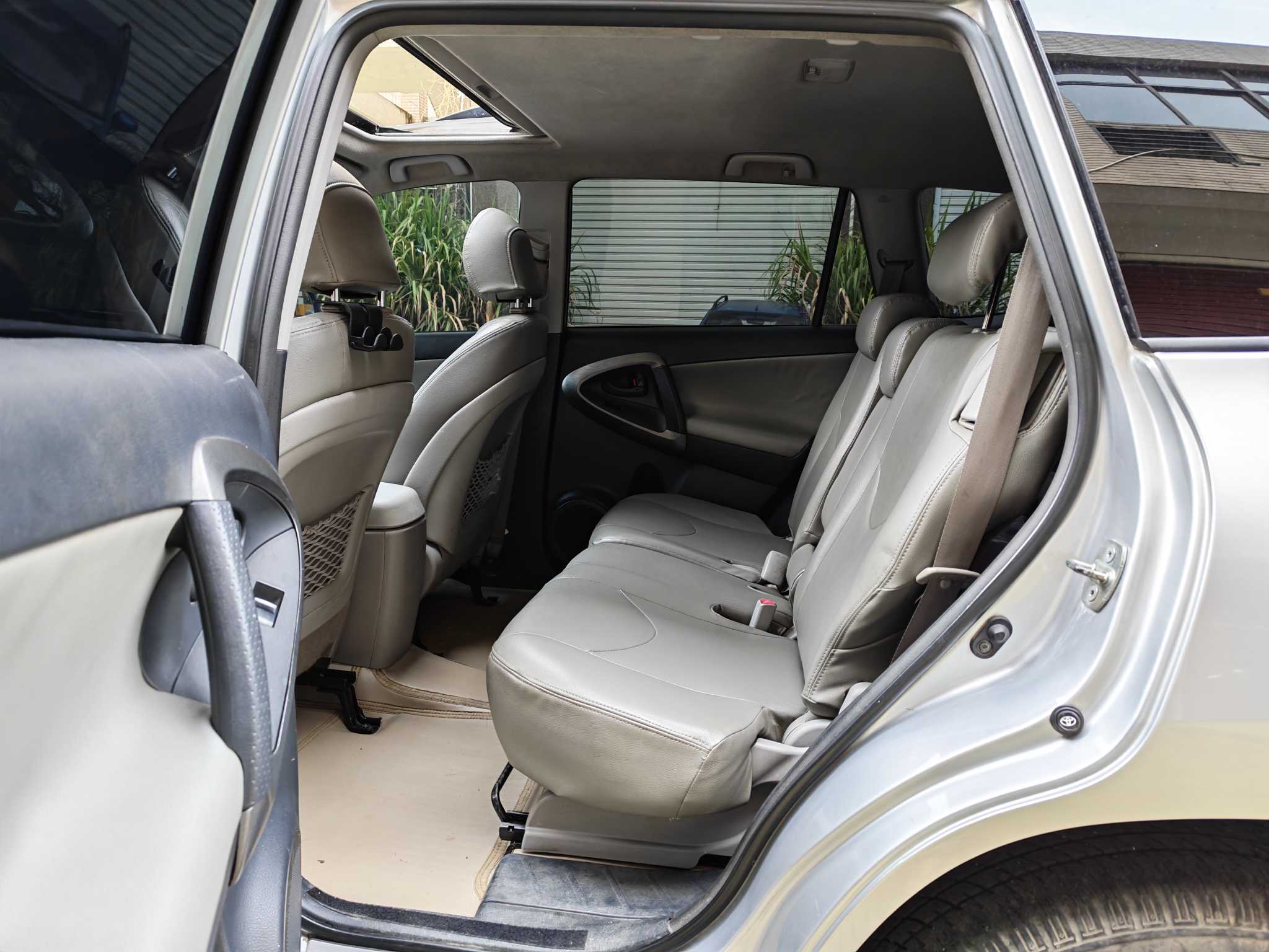 Toyota RAV4 2009 car image #10