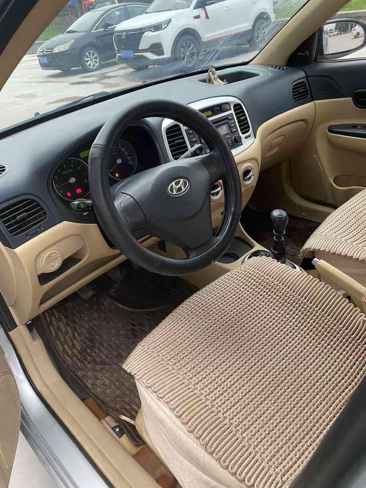 Hyundai Accent 2010 car image #10